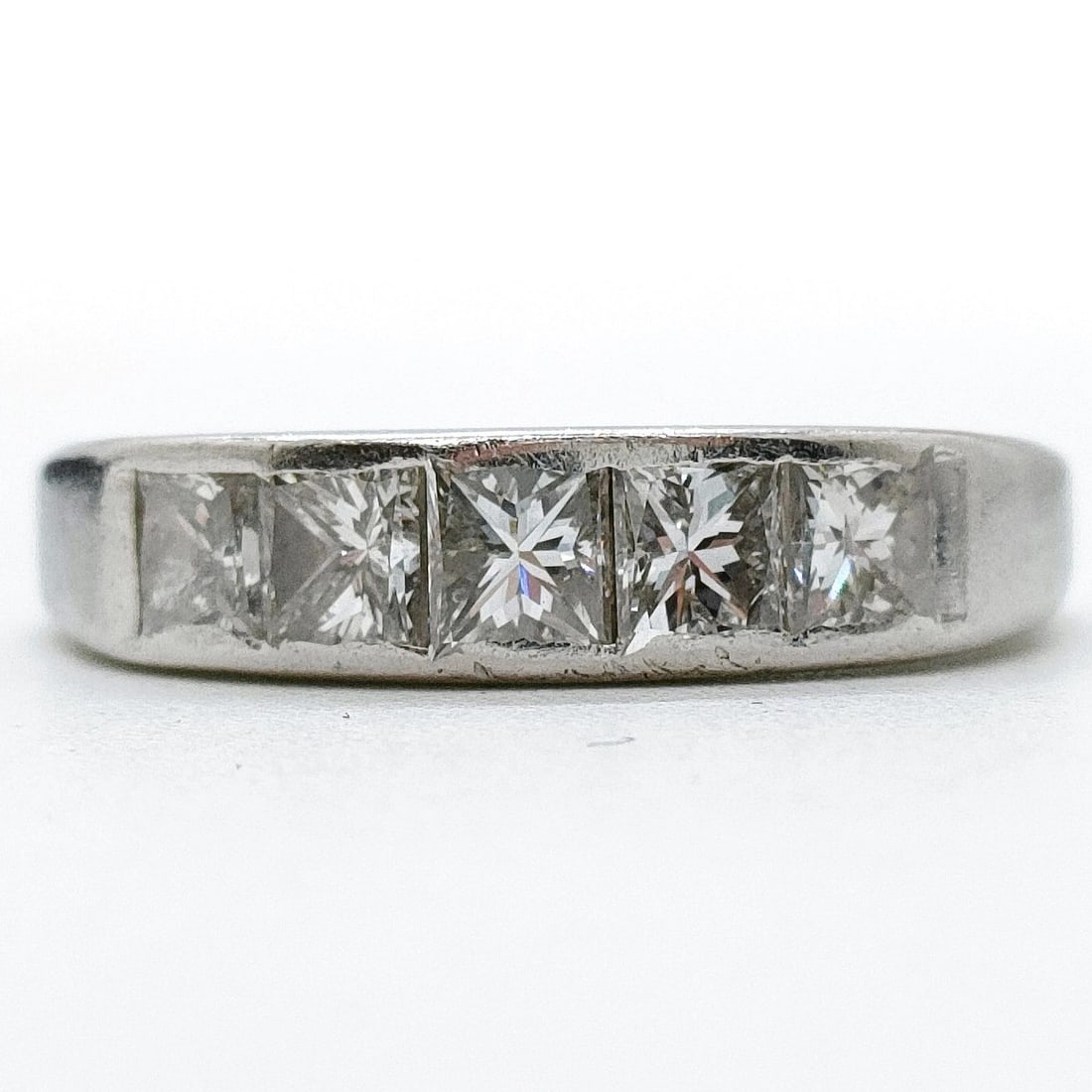 JEWELRY RING NATURAL DIAMOND PLATINUM: Jewelry Ring Natural Diamond Platinum Brand: Unbranded Type: Ring Material: Platinum, Color: Platinum Size: US 6 5/8 Accessories: None Accessories Notice: When purchasing pre-owned goods,