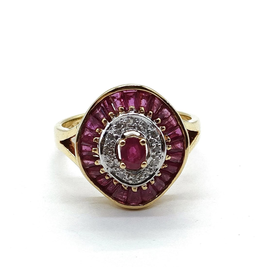 JEWELRY RING RUBY GOLD YELLOW GOLD ROSE: Jewelry Ring Ruby Gold Yellow Gold Rose Brand: Unbranded Type: Ring Material: Gold, Main Stone/Creation Ruby Color: Yellow Gold Size: US 5 3/8 Accessories: None Accessories Notice: When pu