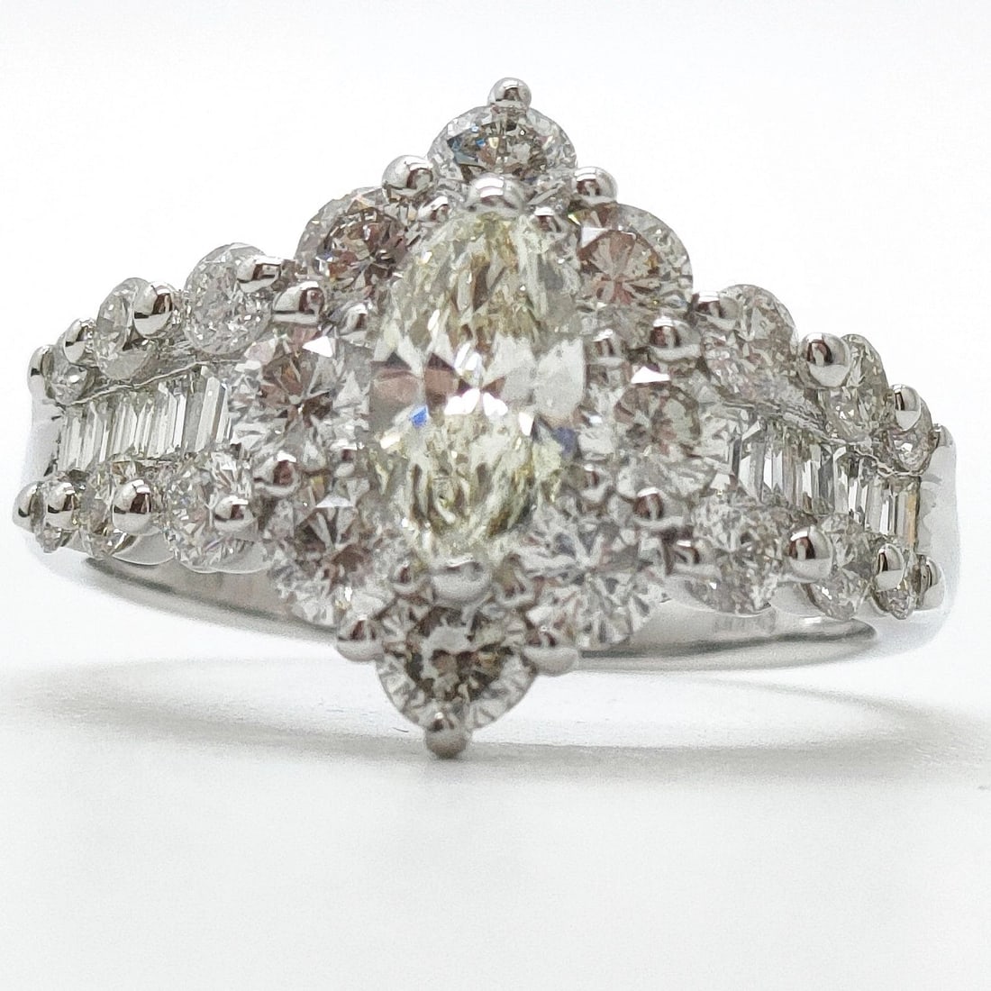 JEWELRY RING NATURAL DIAMOND PLATINUM (1 of 3)