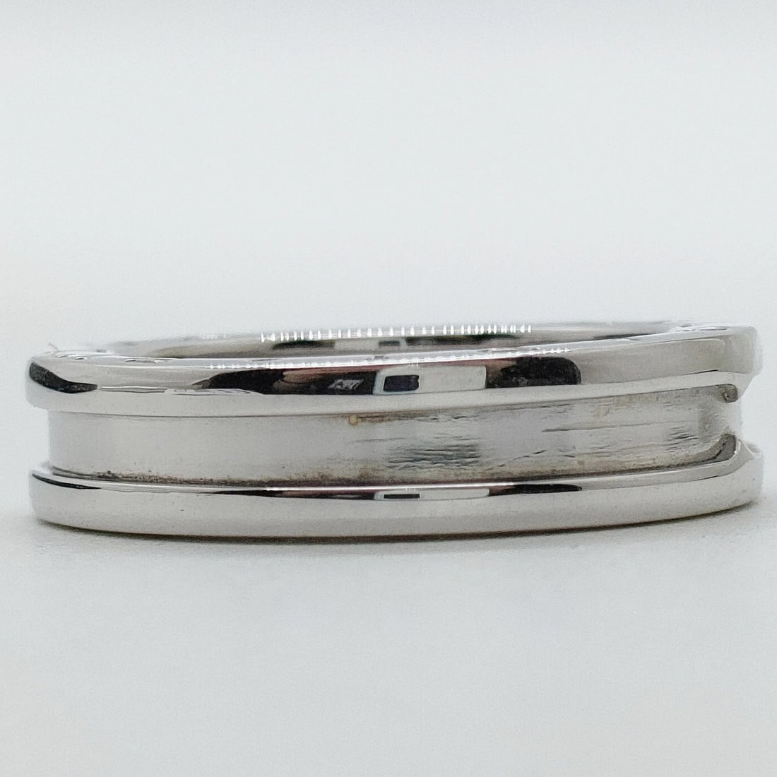 BVLGARI RING BZERO1 WHITE GOLD WHITE GOLD: Bvlgari Ring Bzero1 White Gold White gold Brand: Bvlgari Type: Ring Material: White gold, Color: White gold Size: US 5 3/8 Accessories: None Accessories Notice: When purchasing pre-owned g