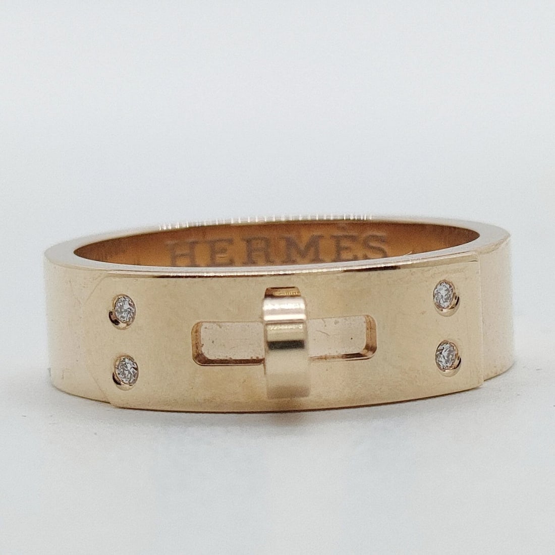 HERMES RING CARY DIAMOND NATURAL DIAMOND GOLD: Hermes Ring Cary Diamond Natural Diamond Gold Brand: Hermes Type: Ring Material: Gold, Color: Yellow Gold Size: US 4 1/2 Accessories: None Accessories Notice: When purchasing pre-owned goo