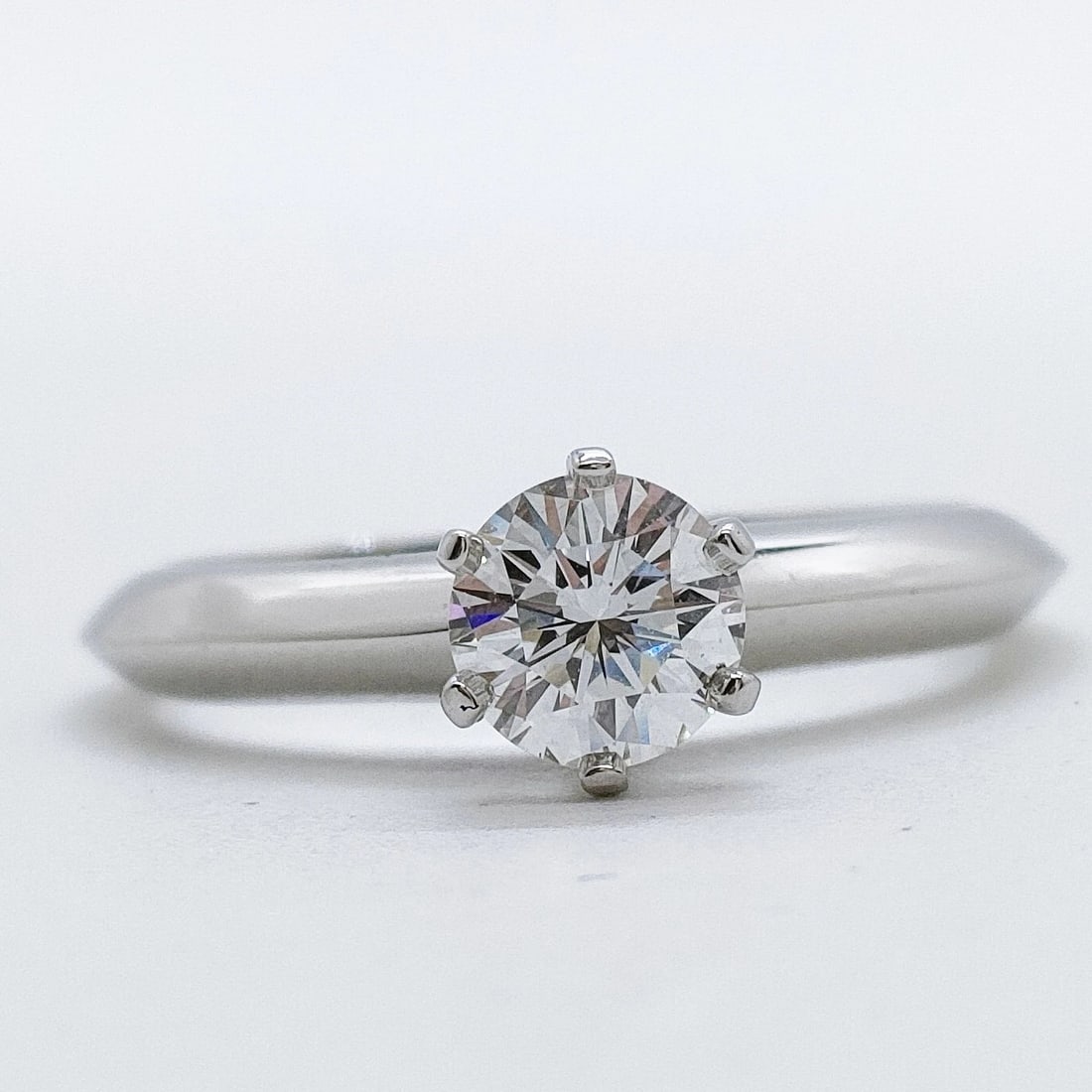 TIFFANY AND CO. RING SOLITAIRE NATURAL DIAMOND PLATINUM (1 of 3)