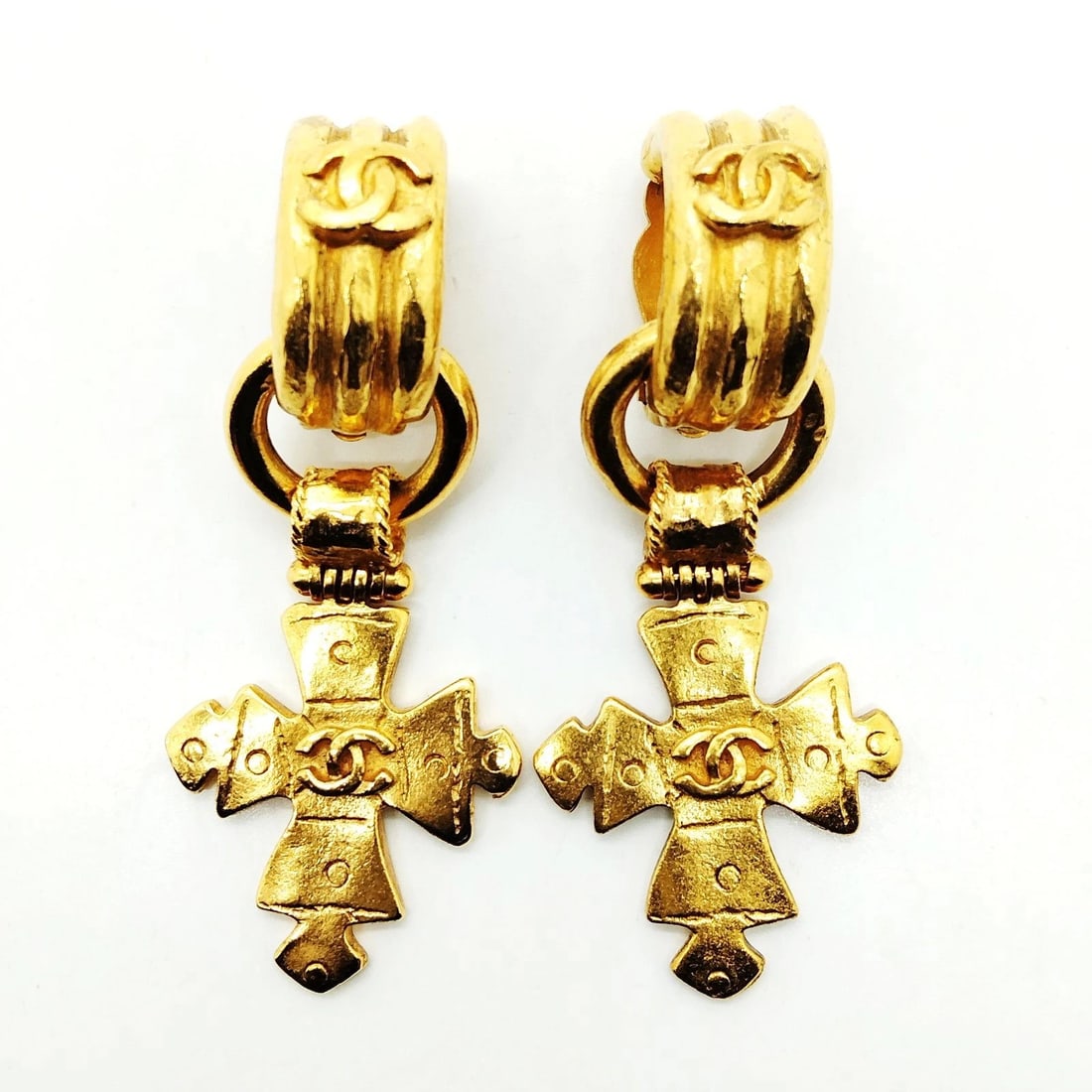 CHANEL EARRING GOLD HP: Chanel Earring Gold HP Brand: Chanel Type: Earring Material: Metal, Color: Gold Size: Full Length : 6.3 cm (approx) Accessories: None Accessories Notice: When purchasing pre-owned goods, p