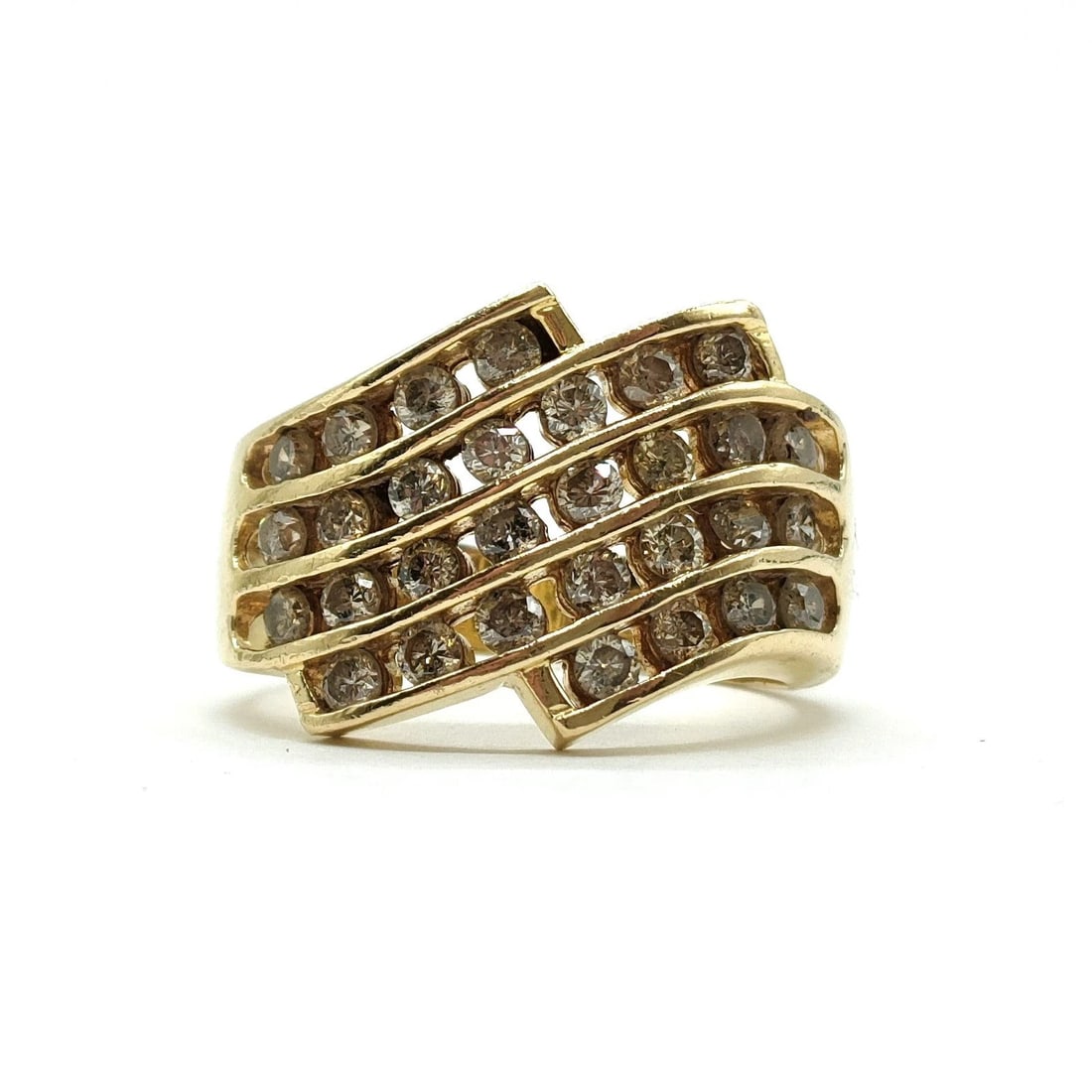 JEWELRY RING NATURAL DIAMOND GOLD: Jewelry Ring Natural Diamond Gold Brand: Unbranded Type: Ring Material: Gold, Color: Yellow Gold Size: US 5 3/4 Accessories: None Accessories Notice: When purchasing pre-owned goods, please