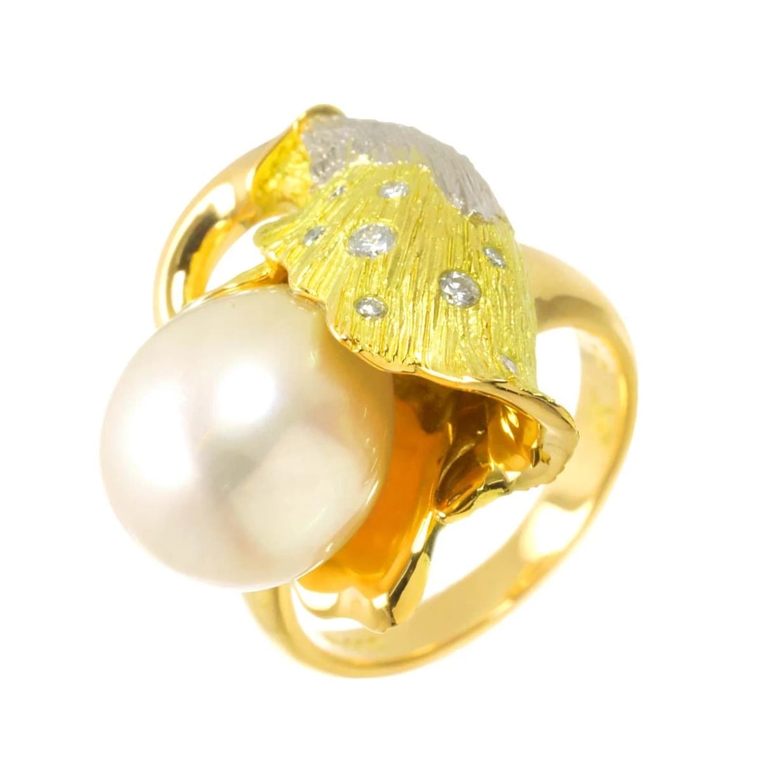 TASAKI SOUTH SEA PEARL DIAMOND RING: TASAKI South Sea pearl Diamond Ring Brand: TASAKI Type: Ring Material: 18K Yellow Gold, Main Stone/Creation South Sea Pearl Color: Yellow Gold Size: 5.25-5.5(US) Accessories: None Accessor