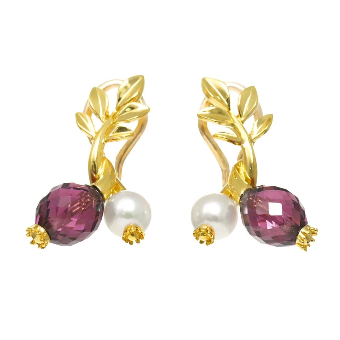 MIKIMOTO AKOYA PEARL GARNET EARRINGS CLIP: MIKIMOTO Akoya Pearl Garnet Earrings Brand: MIKIMOTO Type: Earrings Material: 18K Yellow Gold, Main Stone/Creation Akoya Pearl Color: Yellow Gold Size: Size W13.3 x H19.7mm Accessories: None <