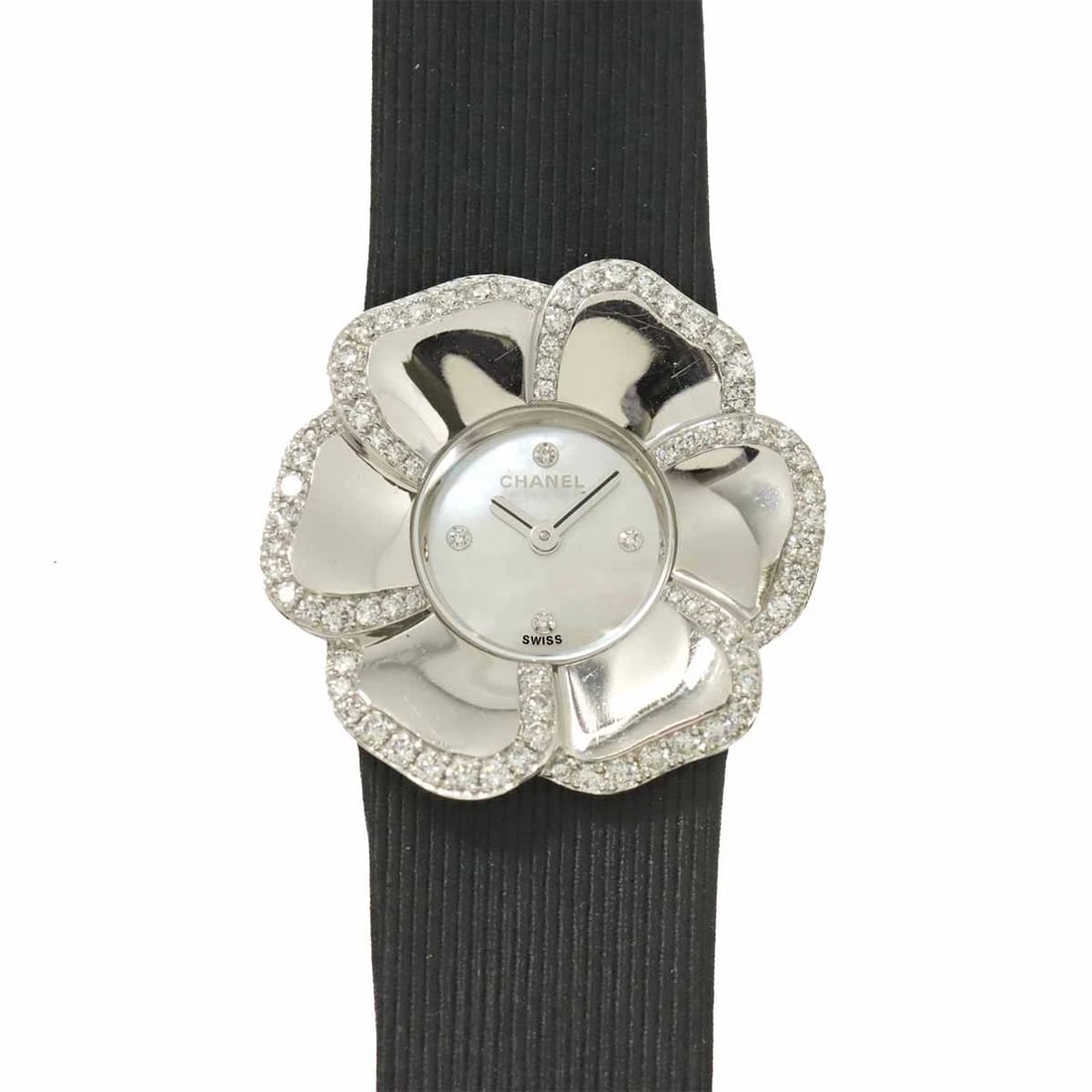 CHANEL CAMELLIA DIAMOND 750 WG WHITE SHELL WATCH: CHANEL Camellia Diamond 750 WG White Shell Watch Brand: CHANEL Type: Wristwatch Material: 750 White Gold,Diamond,Satin Leather Color: Dial Color white Size: Case size Length 25mmWidth 26mm(not inc
