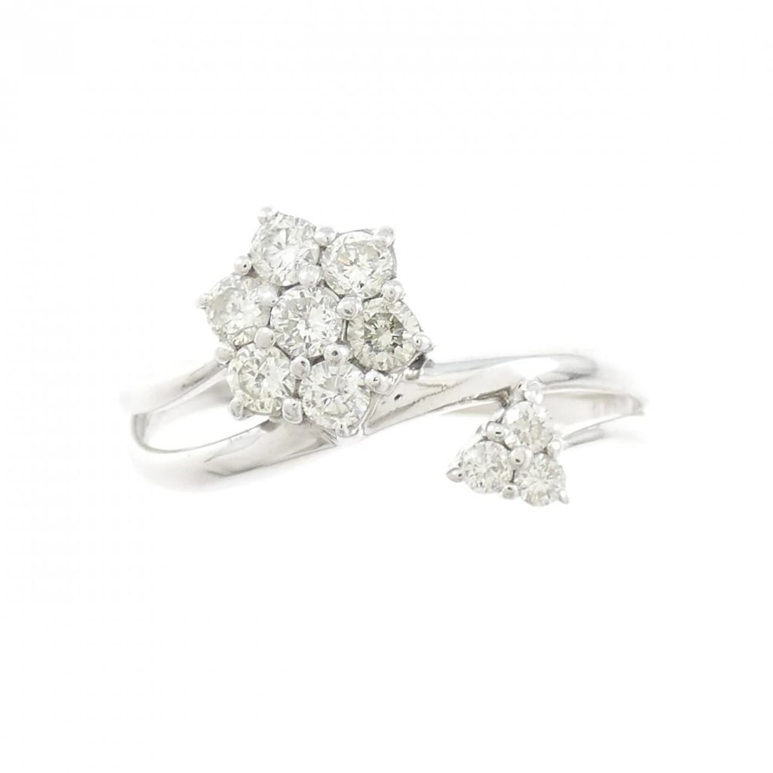 K18WG FLOWER DIAMOND RING: K18WG Flower Diamond Ring Brand: Unbranded Type: Diamond ring Material: K18 white gold, Main Stone/Creation Natural Color: White Gold Size: US9 1/2 Accessories: None Accessories Notice: When
