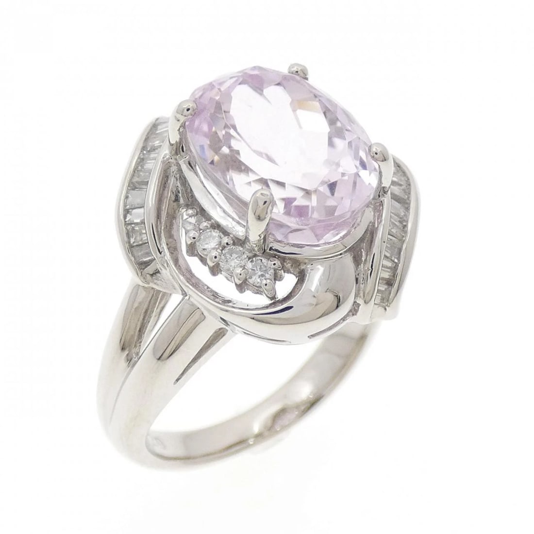 PT900 KUNZITE RING: PT900 Kunzite Ring Brand: Unbranded Type: Kunzite ring Material: Platinum900, Main Stone/Creation KunziteSecondary Stone Natural Color: SILVER Size: US5 1/4 Accessories: None Accessories