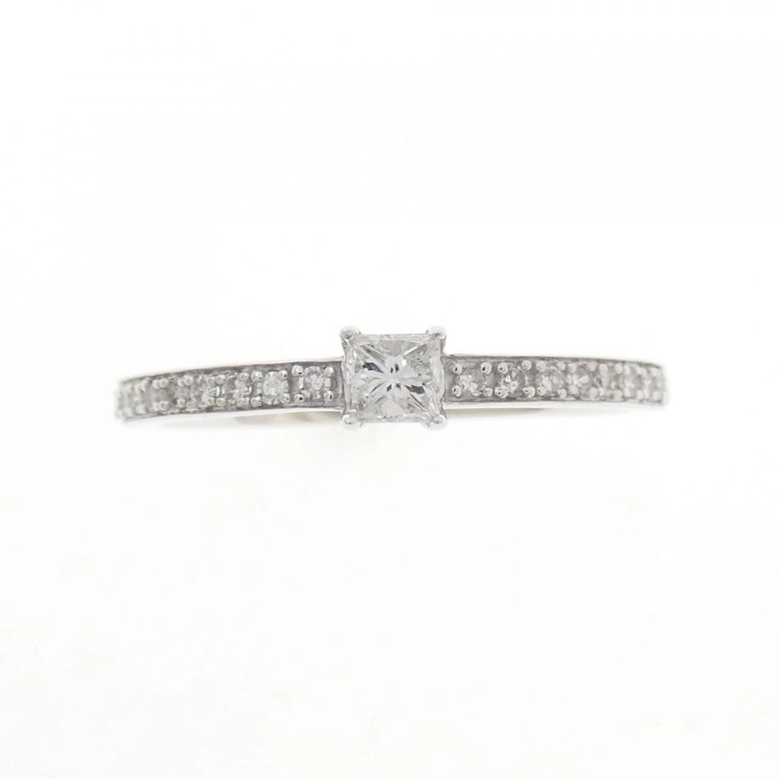 K18WG DIAMOND RING: K18WG Diamond Ring Brand: Unbranded Type: Diamond Ring Material: K18 white gold, Main Stone/Creation Natural Color: WHITE GOLD Size: US6 Accessories: None Accessories Notice: When purchasing