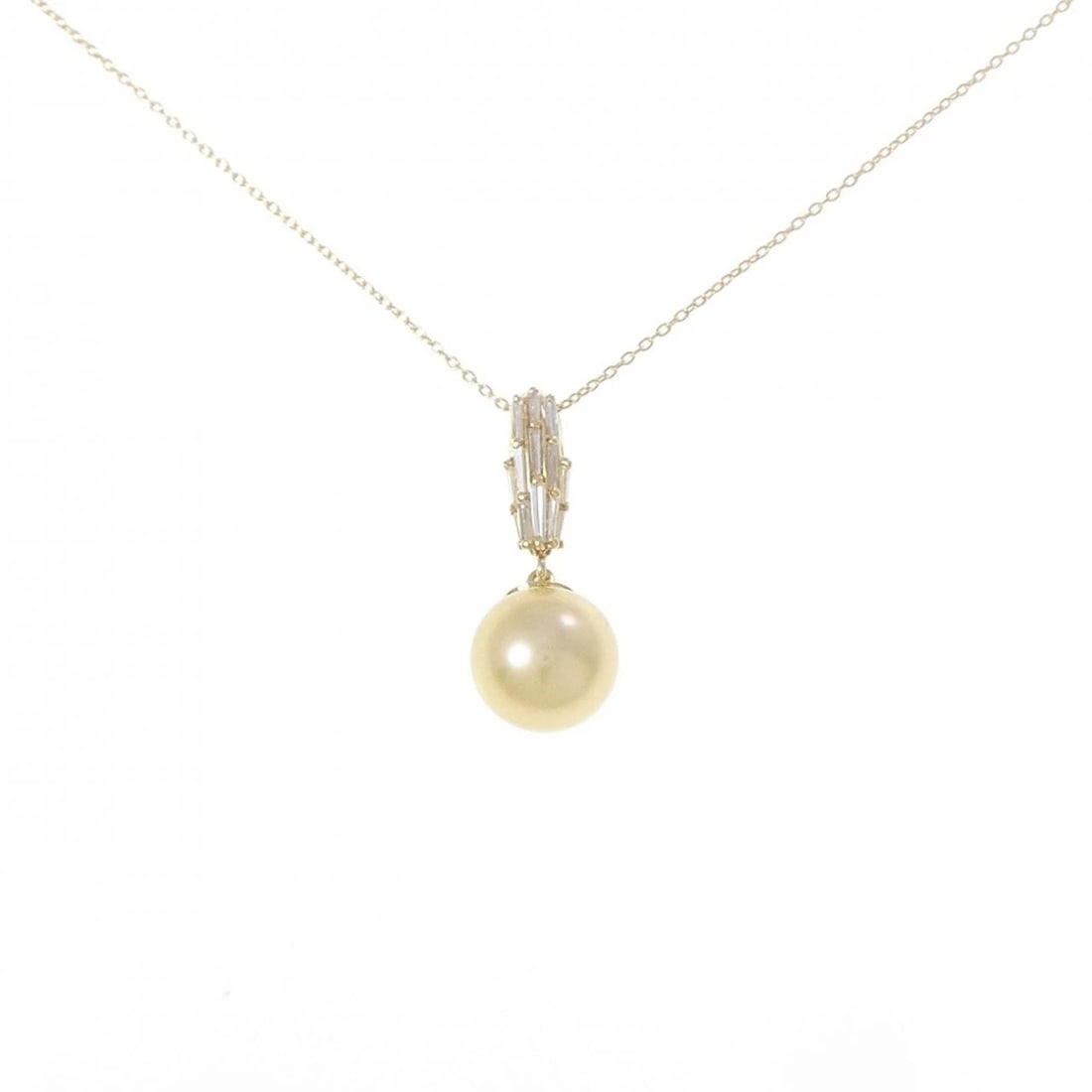 18K YELLOW GOLD WHITE SOUTH SEA PEARL NECKLACE: 18K Yellow Gold White South Sea Pearl Necklace Brand: Unbranded Type: White butterfly pearl Necklace Material: K18 yellow gold, Main Stone/Creation White Butterfly Pearl Color: YELLOW GOLD 