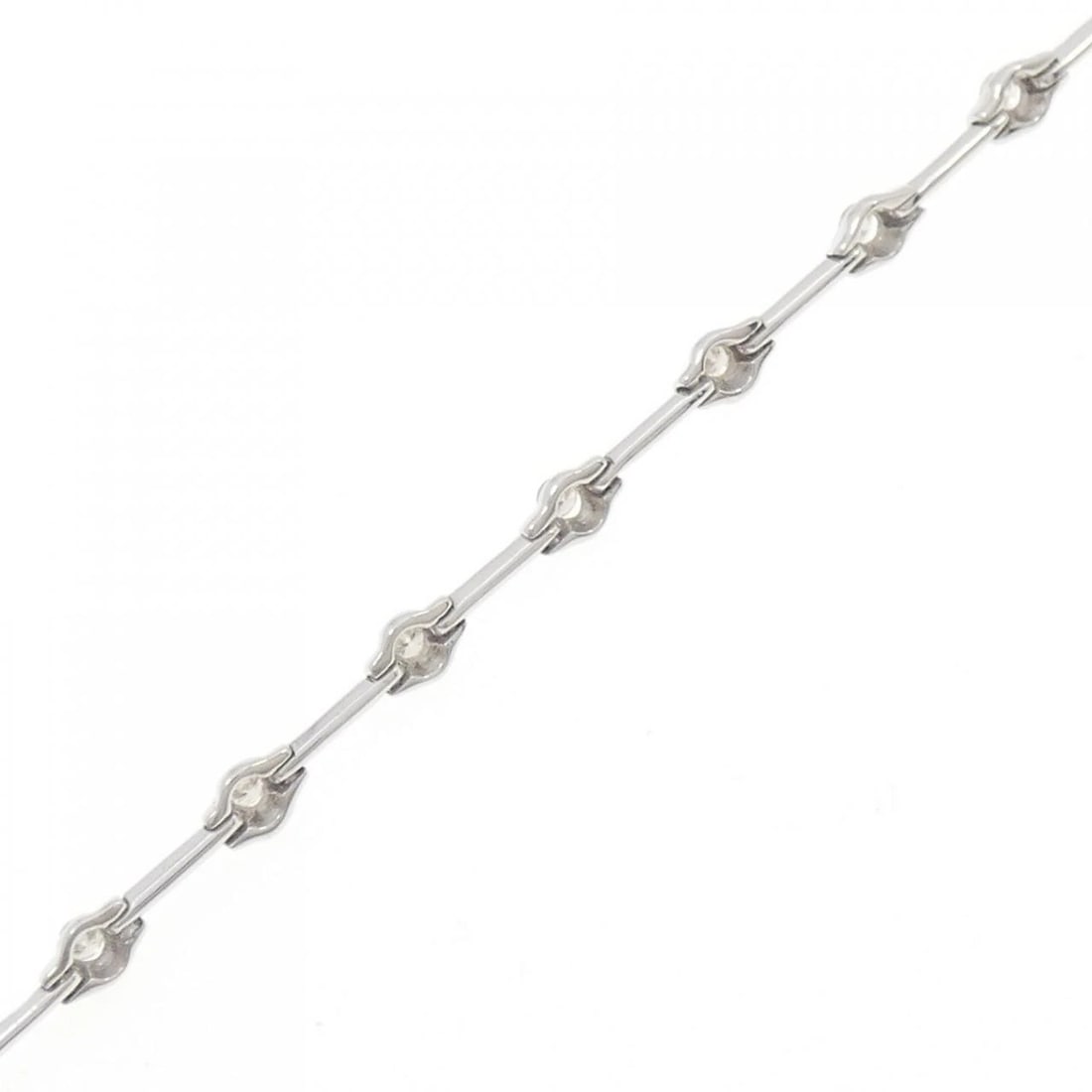 18KWG DIAMOND BRACELET: 18KWG Diamond Bracelet Brand: Unbranded Type: Diamond Bure Rubbed T Material: 18K white gold, Main Stone/Creation Natural Color: WHITE GOLD Size: 18cmActual Size Max width approx: 3.2mm 