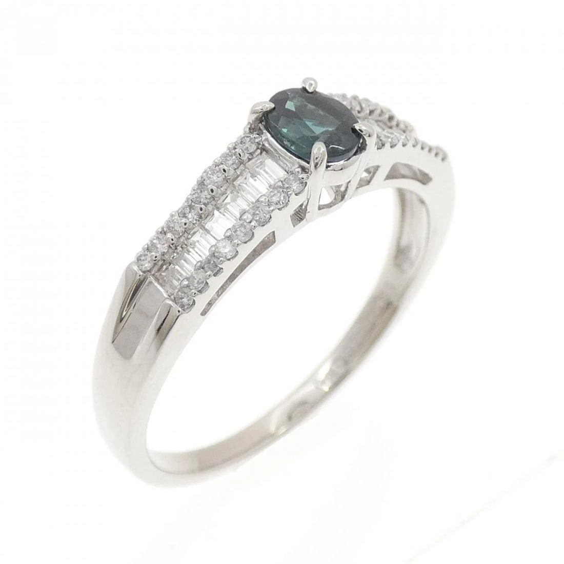 PT900 GREEN GARNET RING: PT900 Green Garnet Ring Brand: Unbranded Type: Garnet ring Material: Platinum900, Main Stone/Creation GarnetSecondary Stone Natural Color: Silver Size: US9 3/4 Accessories: None Accessories