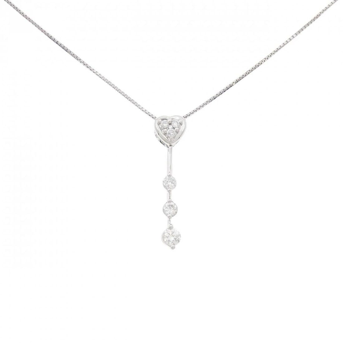 K18WG HEART DIAMOND NECKLACE: K18WG Heart Diamond Necklace Brand: Unbranded Type: Diamond Necklace Material: K18 white gold, Main Stone/Creation Natural Color: White Gold Size: 45cmActual Size Pendant length approx. x width ap