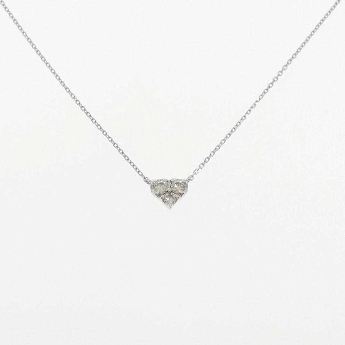 K18WG HEART DIAMOND NECKLACE: K18WG Heart Diamond Necklace Brand: Unbranded Type: Diamond Necklace Material: K18 white gold, Main Stone/Creation Natural Color: White Gold Size: 41-44cmActual Size Pendant length approx. x width