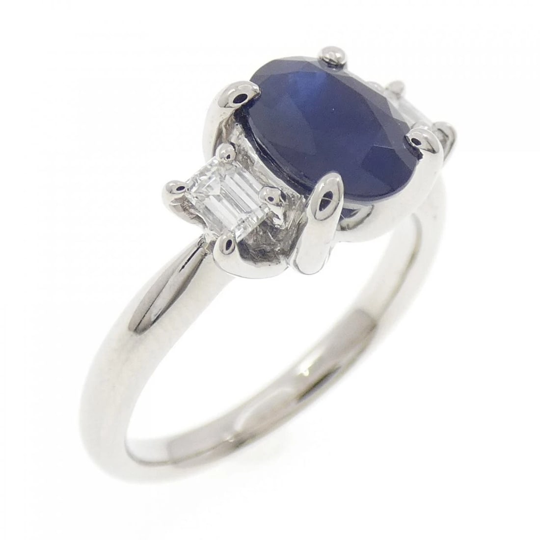 PT900 SAPPHIRE RING (1 of 2)