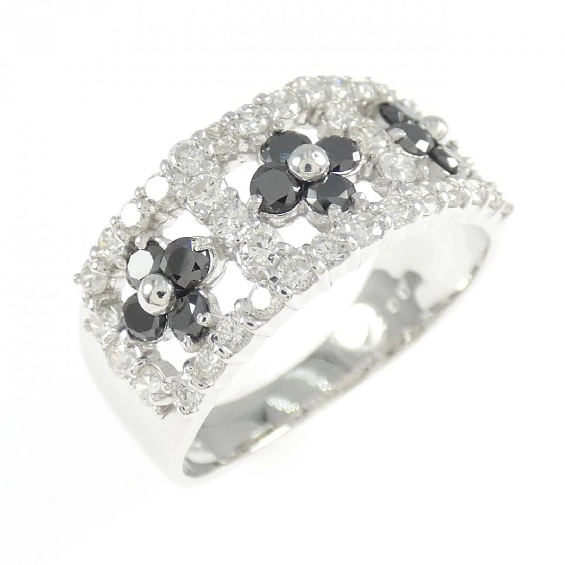 K18WG FLOWER DIAMOND RING: K18WG Flower Diamond Ring Brand: Unbranded Type: Diamond ring Material: K18 white gold, Main Stone/Creation Natural Color: White Gold Size: US5 1/4 Accessories: None Accessories Notice: When