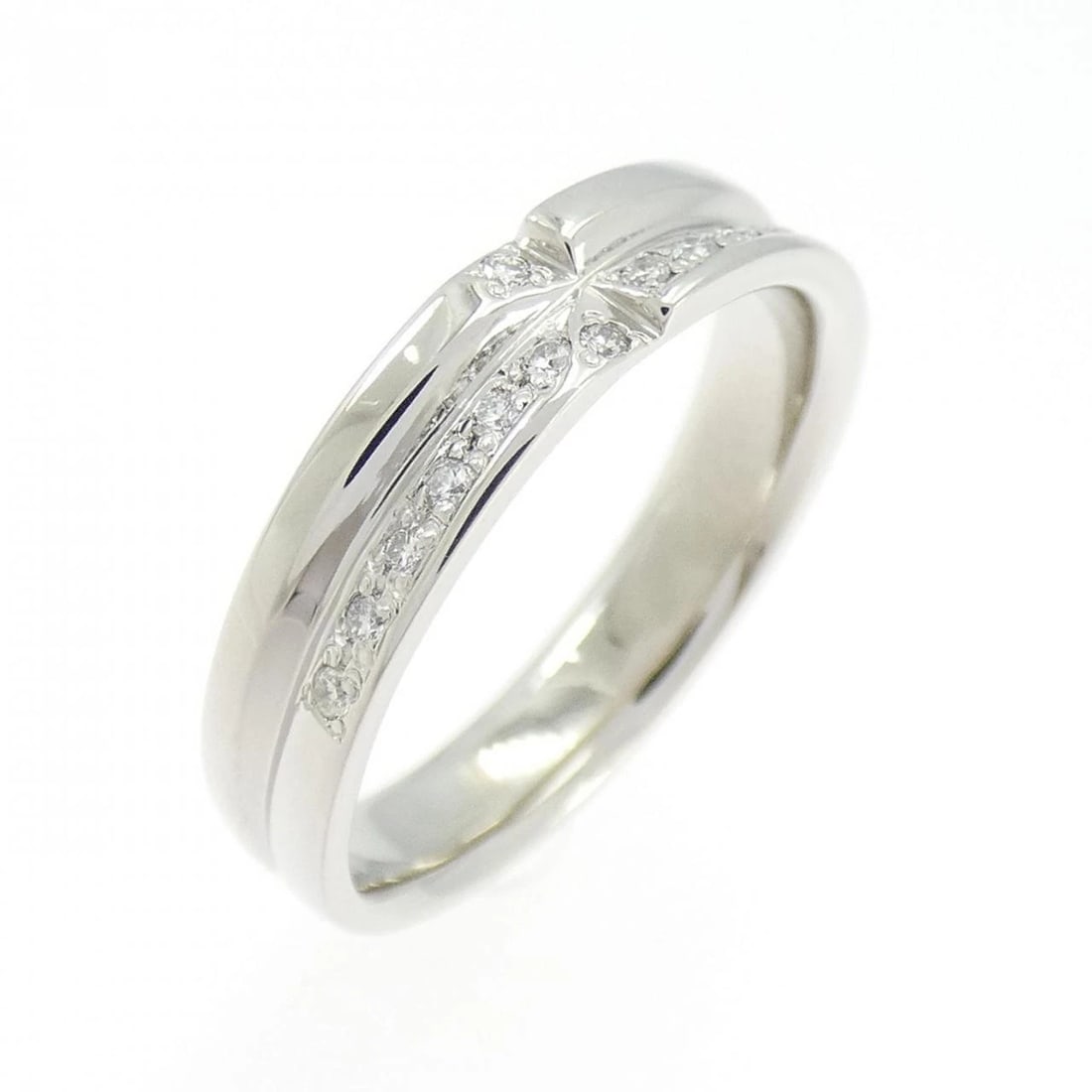 PT900 DIAMOND RING: PT900 Diamond Ring Brand: Unbranded Type: Diamond ring Material: Platinum900, Main Stone/Creation Natural Color: Silver Size: US4 1/2 Accessories: None Accessories Notice: When purchasing