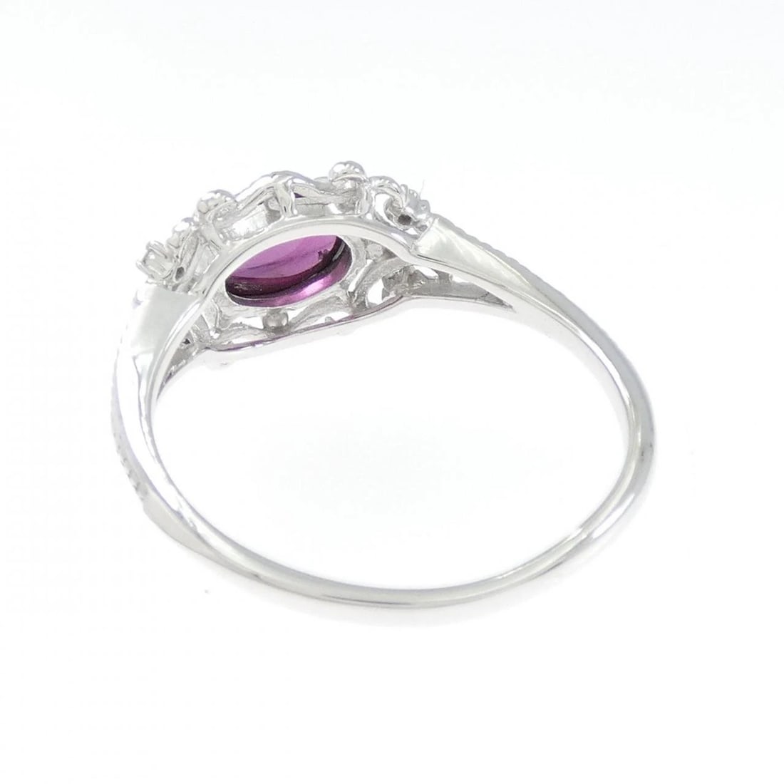 K18WG GARNET RING - 2