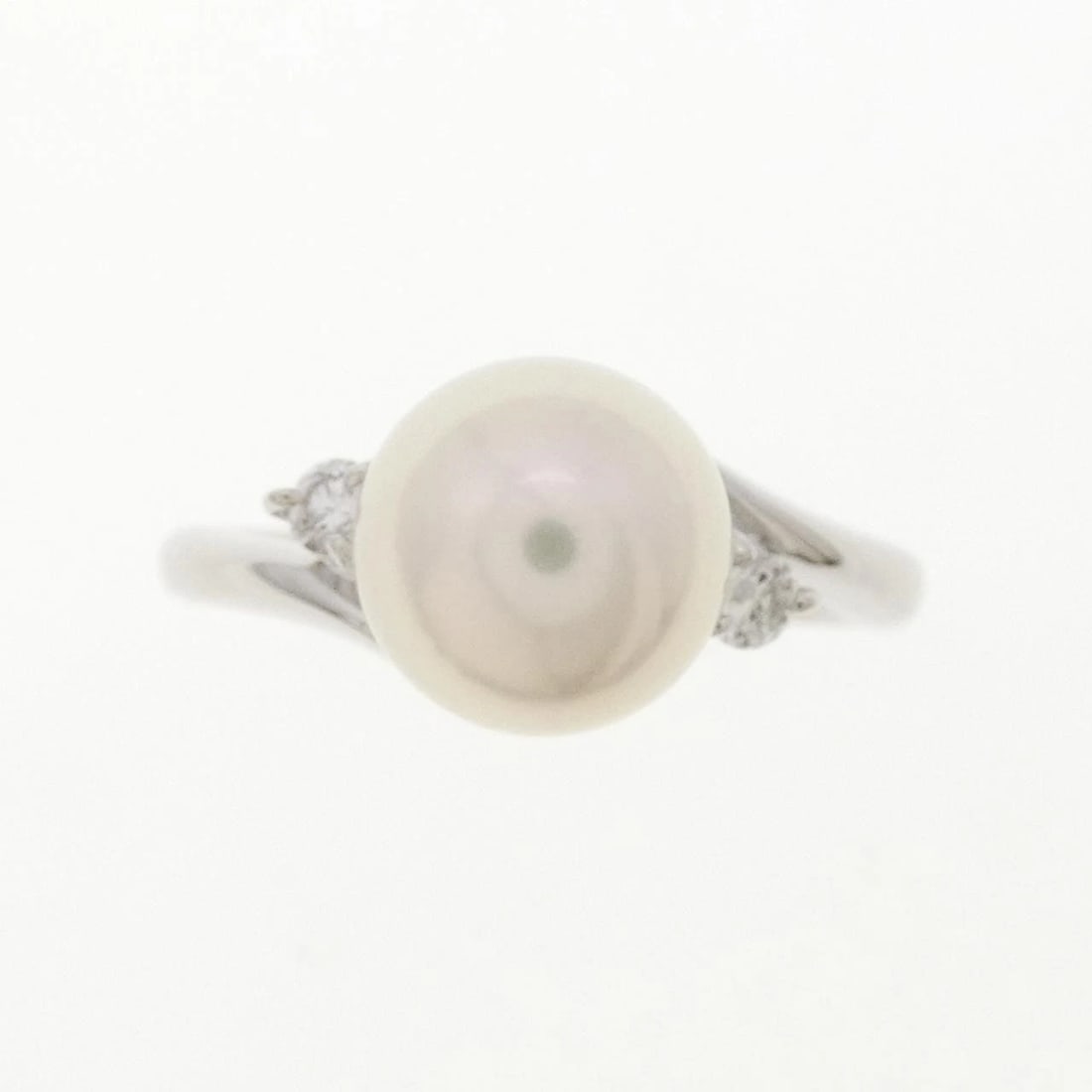PT900 AKOYA PEARL RING: PT900 Akoya Pearl Ring Brand: Unbranded Type: akoya pearl ring Material: Platinum900, Main Stone/Creation Akoya PearlSecondary Stone Natural Color: Silver Size: US5 1/4 Accessories: None