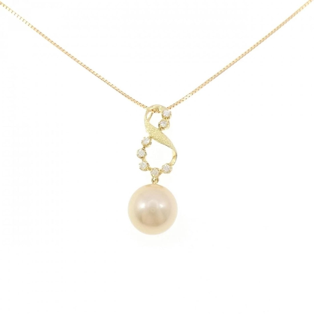 18K YELLOW GOLD WHITE SOUTH SEA PEARL NECKLACE: 18K Yellow Gold White South Sea Pearl Necklace Brand: Unbranded Type: White butterfly pearl Necklace Material: K18 yellow gold, Main Stone/Creation White Butterfly Pearl Secondary Stone Natural 