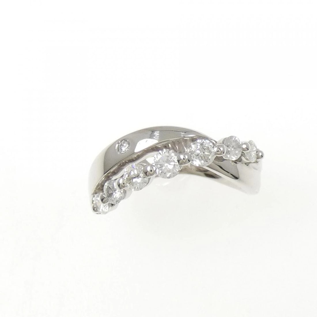 PT900 DIAMOND RING: PT900 Diamond Ring Brand: Unbranded Type: Diamond Ring Material: Platinum900, Main Stone/Creation Natural Color: Silver Size: US6 Accessories: None Accessories Notice: When purchasing pre-