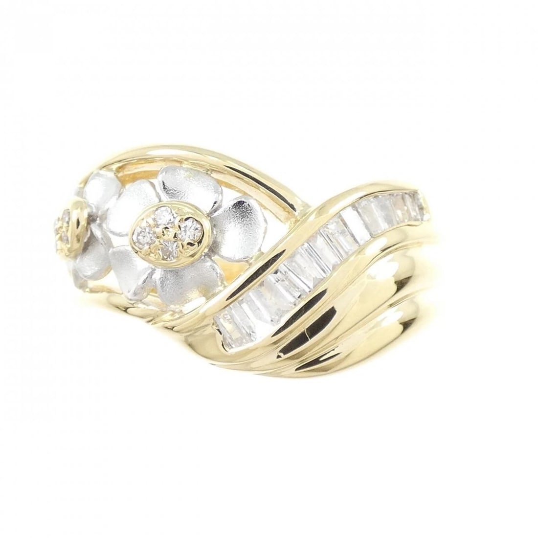 K18YG/PT900 FLOWER DIAMOND RING: K18YG/PT900 Flower Diamond Ring Brand: Unbranded Type: Diamond Ring Material: 18k yellow gold / Platinum 900, Main Stone/Creation Natural Color: Yellow Gold,Silver Size: US6 1/4 Accessories:
