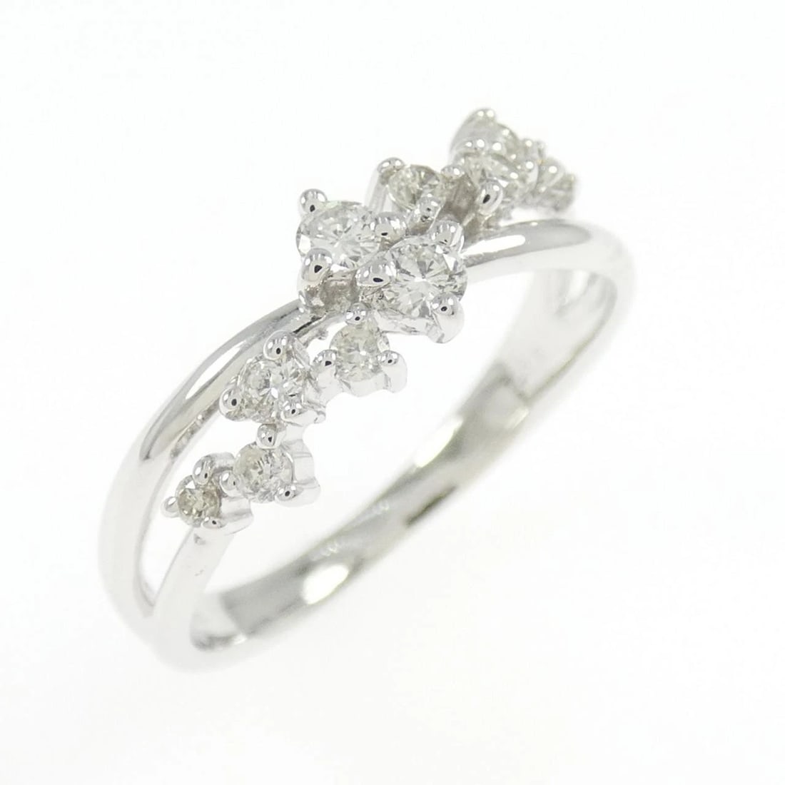 K18WG DIAMOND RING: K18WG Diamond Ring Brand: Unbranded Type: Diamond ring Material: K18 white gold, Main Stone/Creation Natural Color: White Gold Size: US5 Accessories: None Accessories Notice: When purchasing