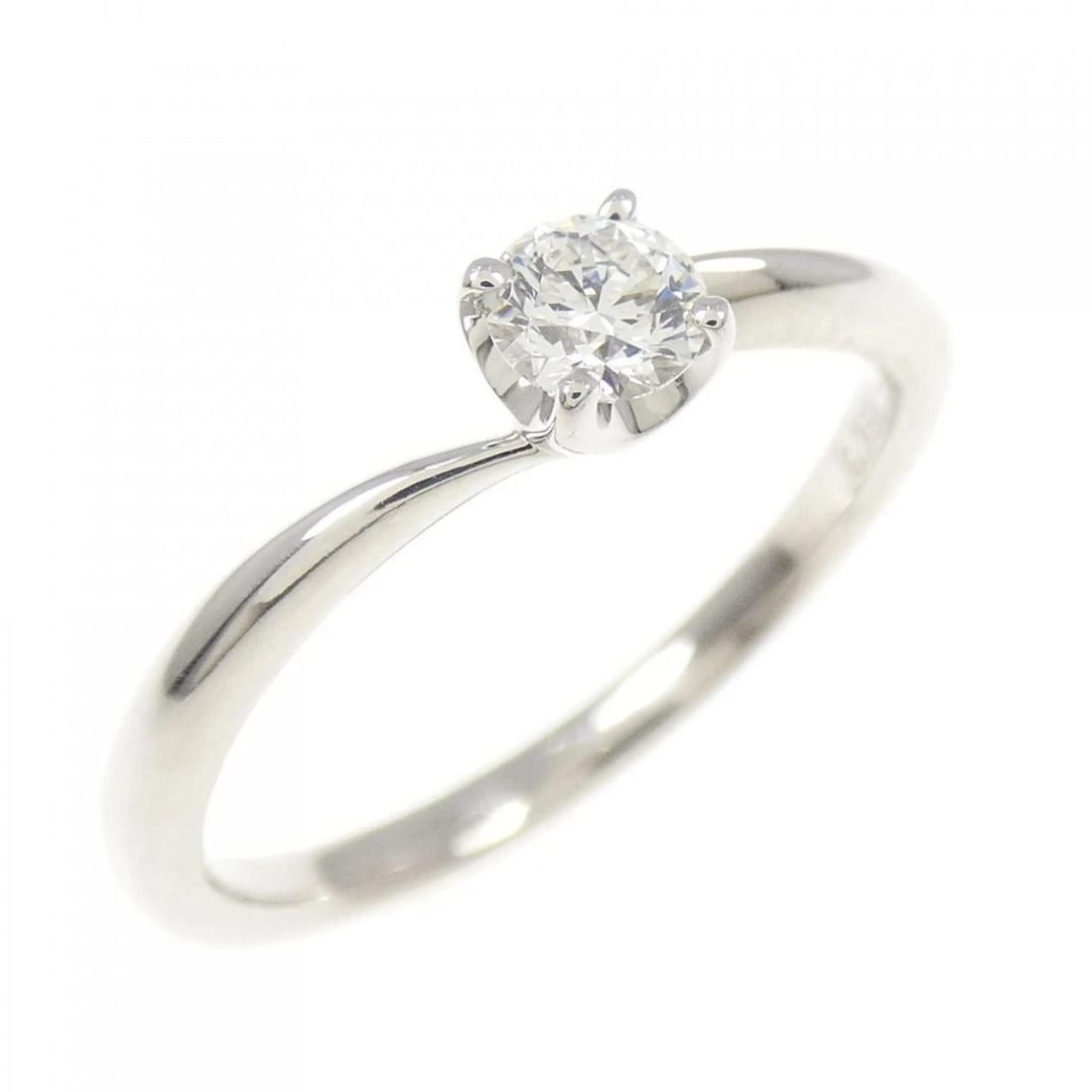 PT950 DIAMOND RING (1 of 2)