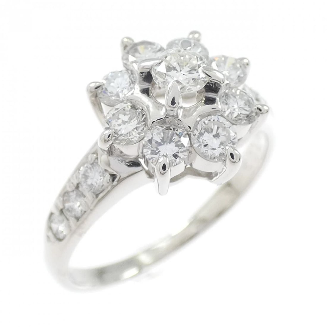 PT900 DIAMOND RING (1 of 2)