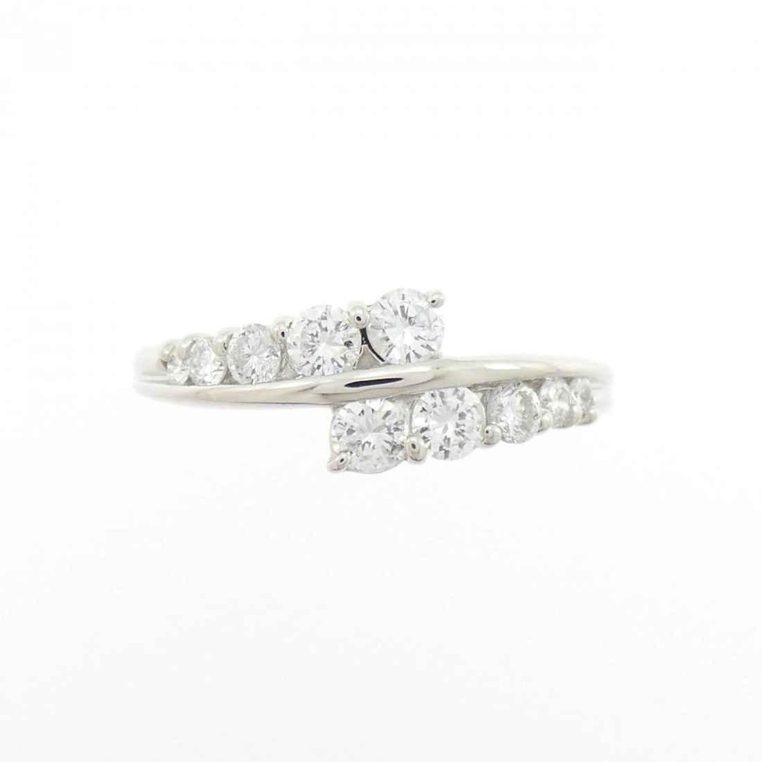 PT900 DIAMOND RING: PT900 Diamond Ring Brand: Unbranded Type: Diamond Ring Material: Platinum900, Main Stone/Creation Natural Color: Silver Size: US6 Accessories: None Accessories Notice: When purchasing