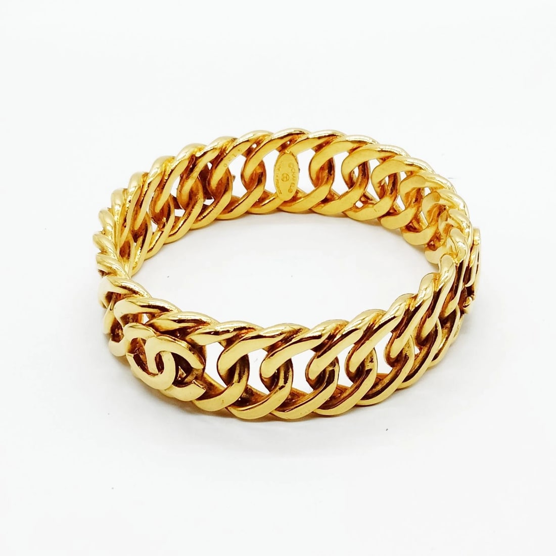 CHANEL BANGLE GOLD: Chanel Bangle Gold Brand: Chanel Type: Bangle Material: Metal, Color: Gold Size: Full Length : 20.5 cm (approx) Accessories: None Accessories Notice: When purchasing pre-owned goods, pleas