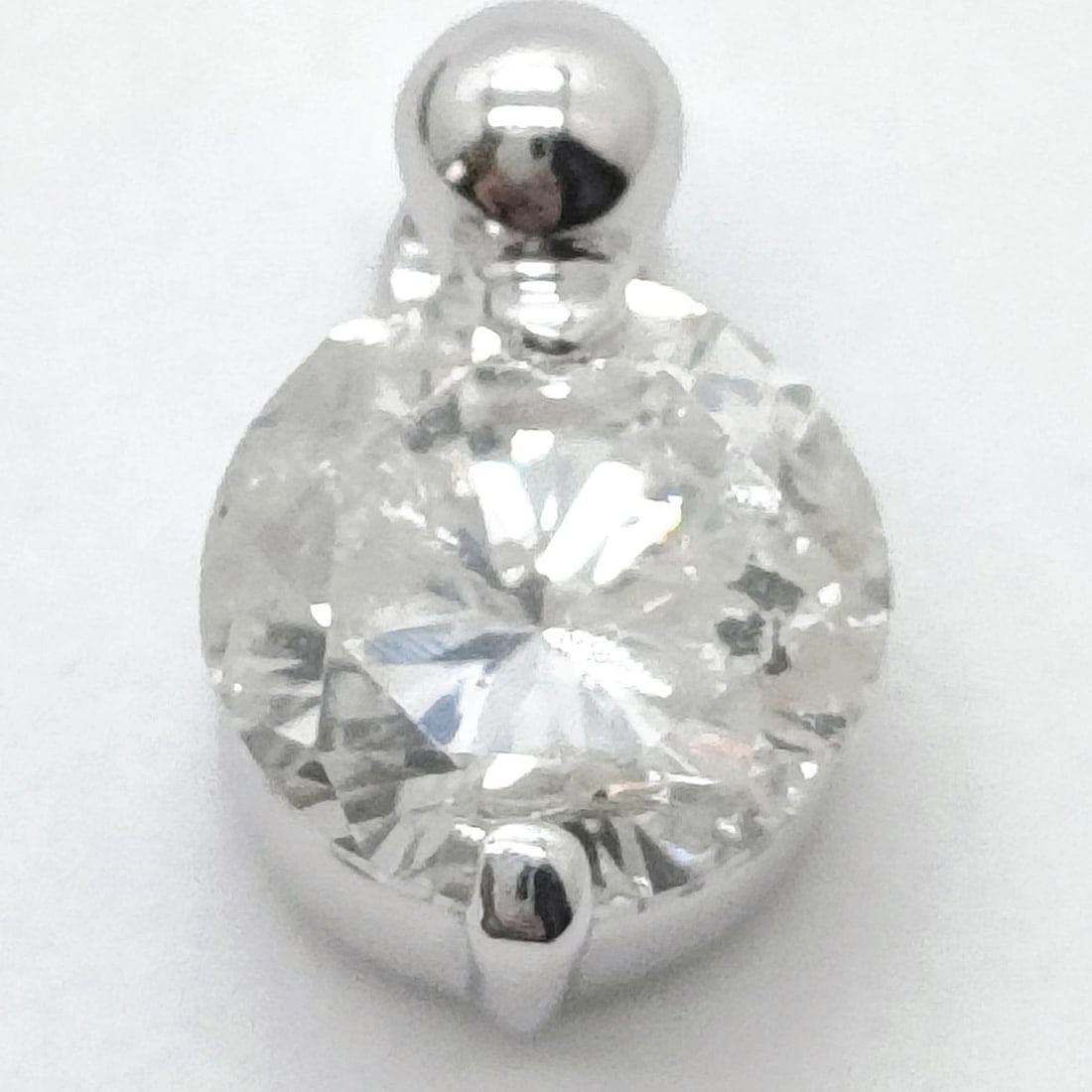 JEWELRY PENDANT HEAD NATURAL DIAMOND PLATINUM: Jewelry Pendant Head Natural Diamond Platinum Brand: Unbranded Type: Pendant Head Material: Platinum, Color: Platinum Size: Pendant Size : 0.99X0.67 cm / 0.38X0.26 inch Accessories: None A