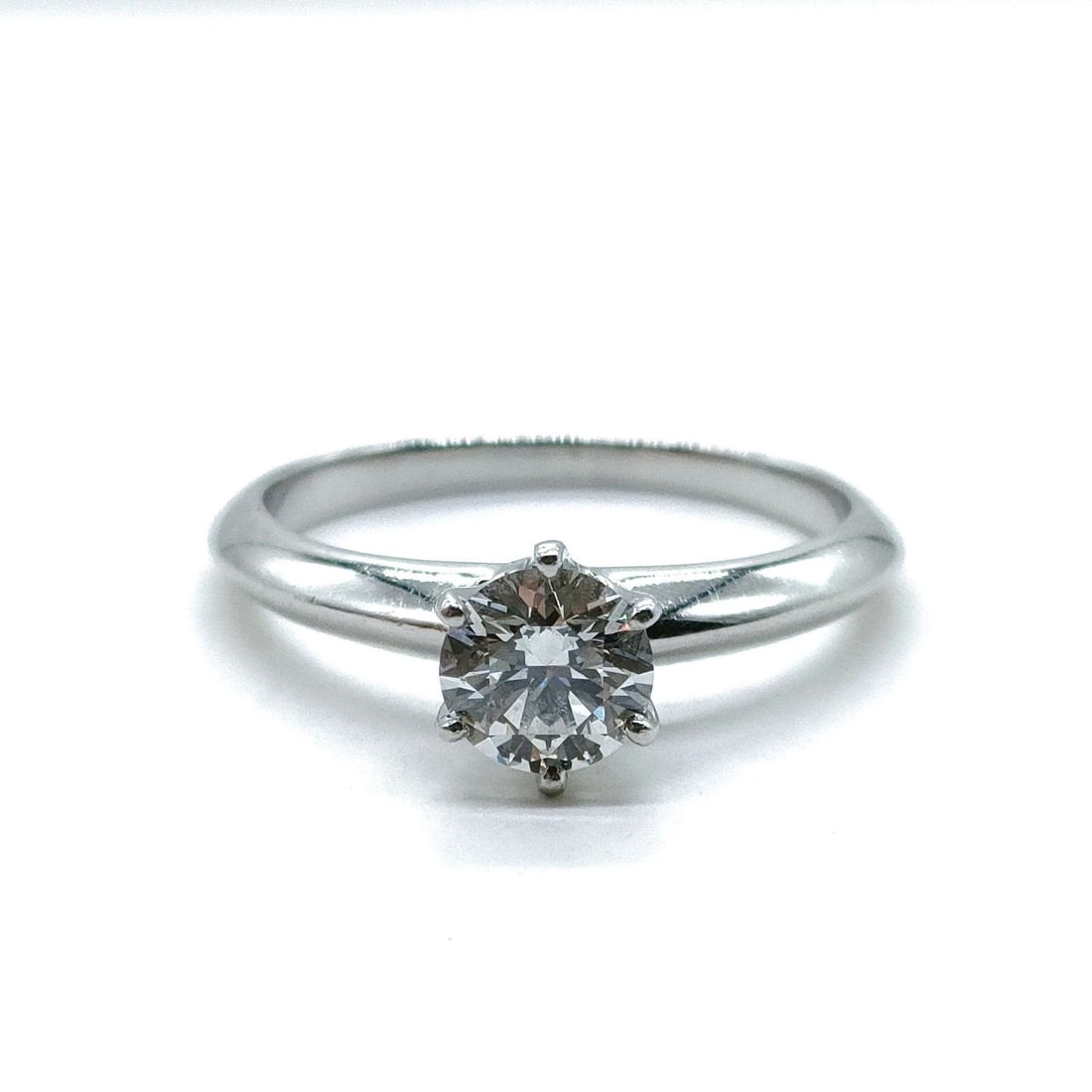 TIFFANY AND CO. RING SOLITAIRE NATURAL DIAMOND PLATINUM (1 of 2)