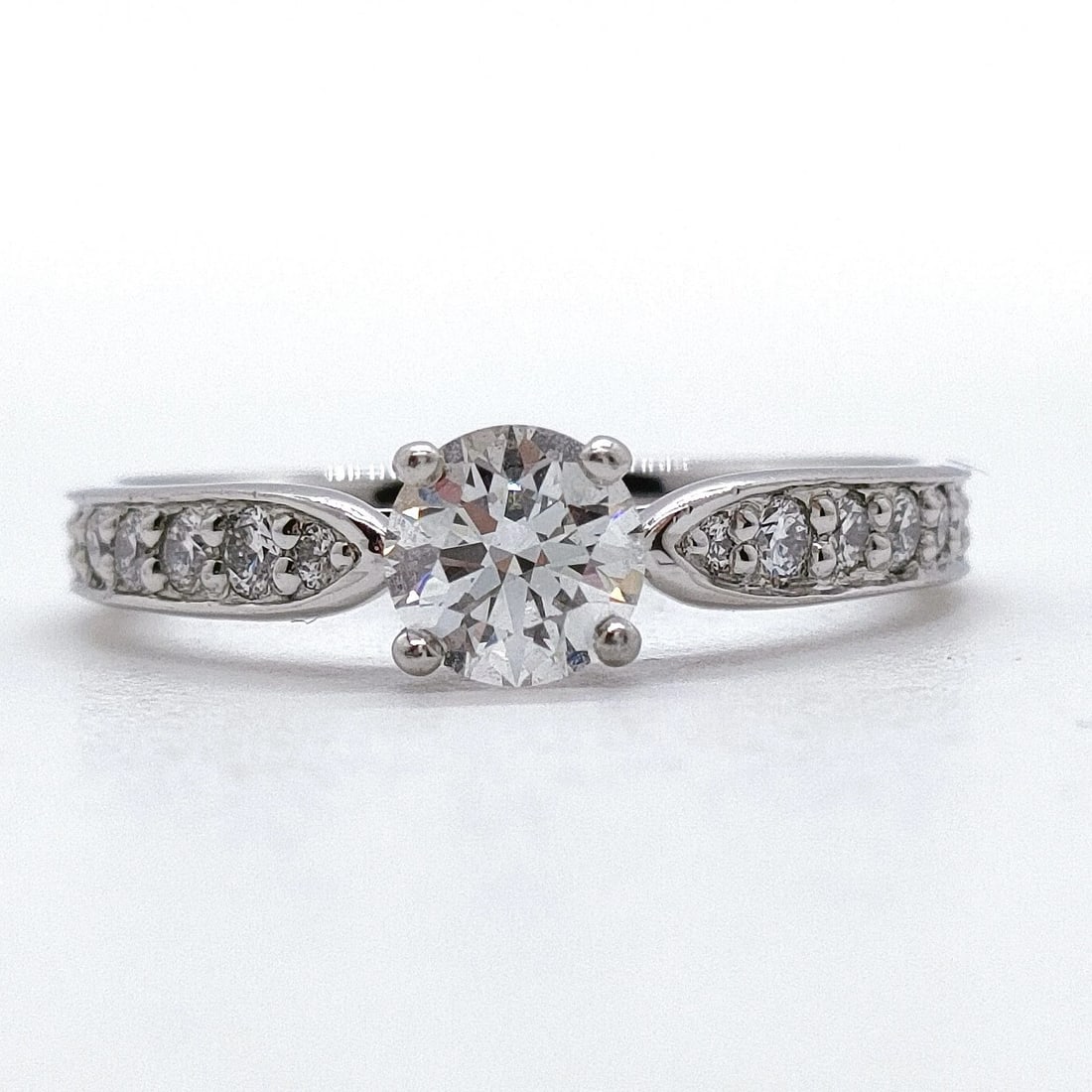 TIFFANY AND CO. RING NATURAL DIAMOND PLATINUM (1 of 2)