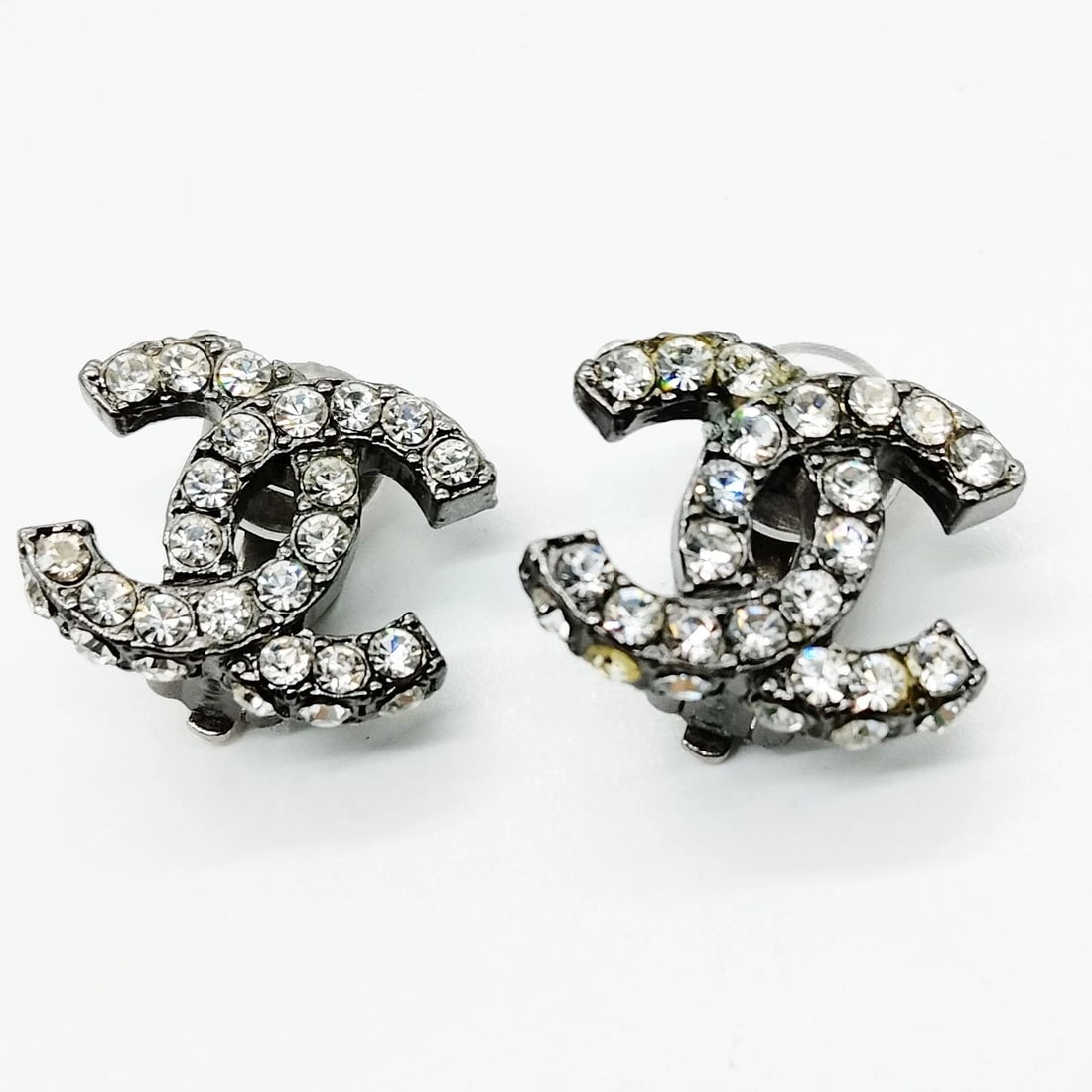 CHANEL EARRING GRAYS: Chanel Earring Grays Brand: Chanel Type: Earring Material: Metal, Color: Grays Size: Size : 1.7x1.4 Accessories: None Accessories Notice: When purchasing pre-owned goods, please refer to t