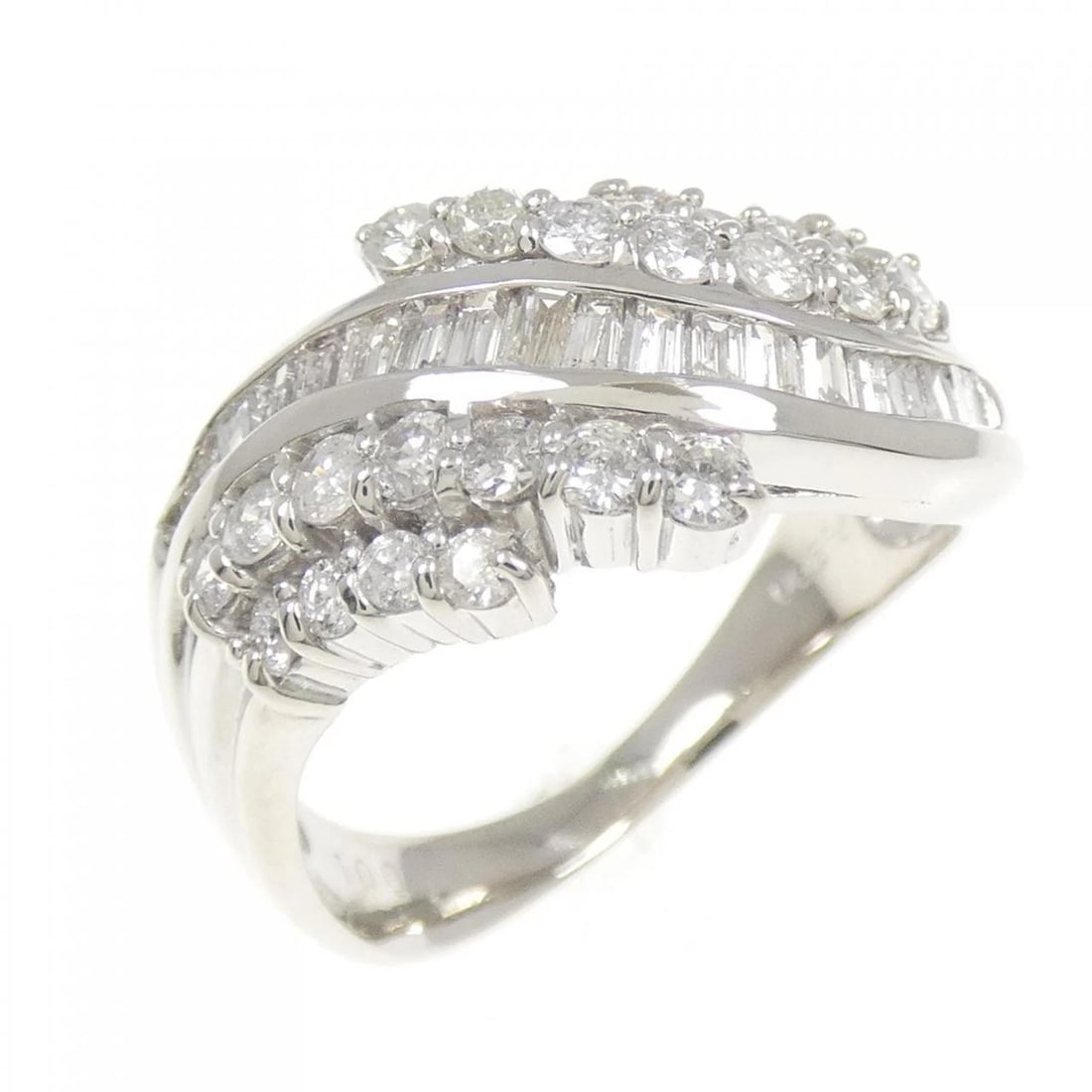 PT900 DIAMOND RING: PT900 Diamond Ring Brand: Unbranded Type: Diamond Ring Material: Platinum900, Main Stone/Creation Natural Color: Silver Size: US6 1/4 Accessories: None Accessories Notice: When purchasing