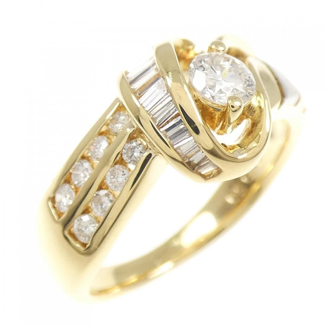 K18YG/PT900/K18PG DIAMOND RING: K18YG/PT900/K18PG Diamond Ring Brand: Unbranded Type: Diamond Ring Material: 18k yellow gold / Platinum 900, Main Stone/Creation Natural Color: Yellow Gold,Silver Size: US6 1/4 Accessories: None