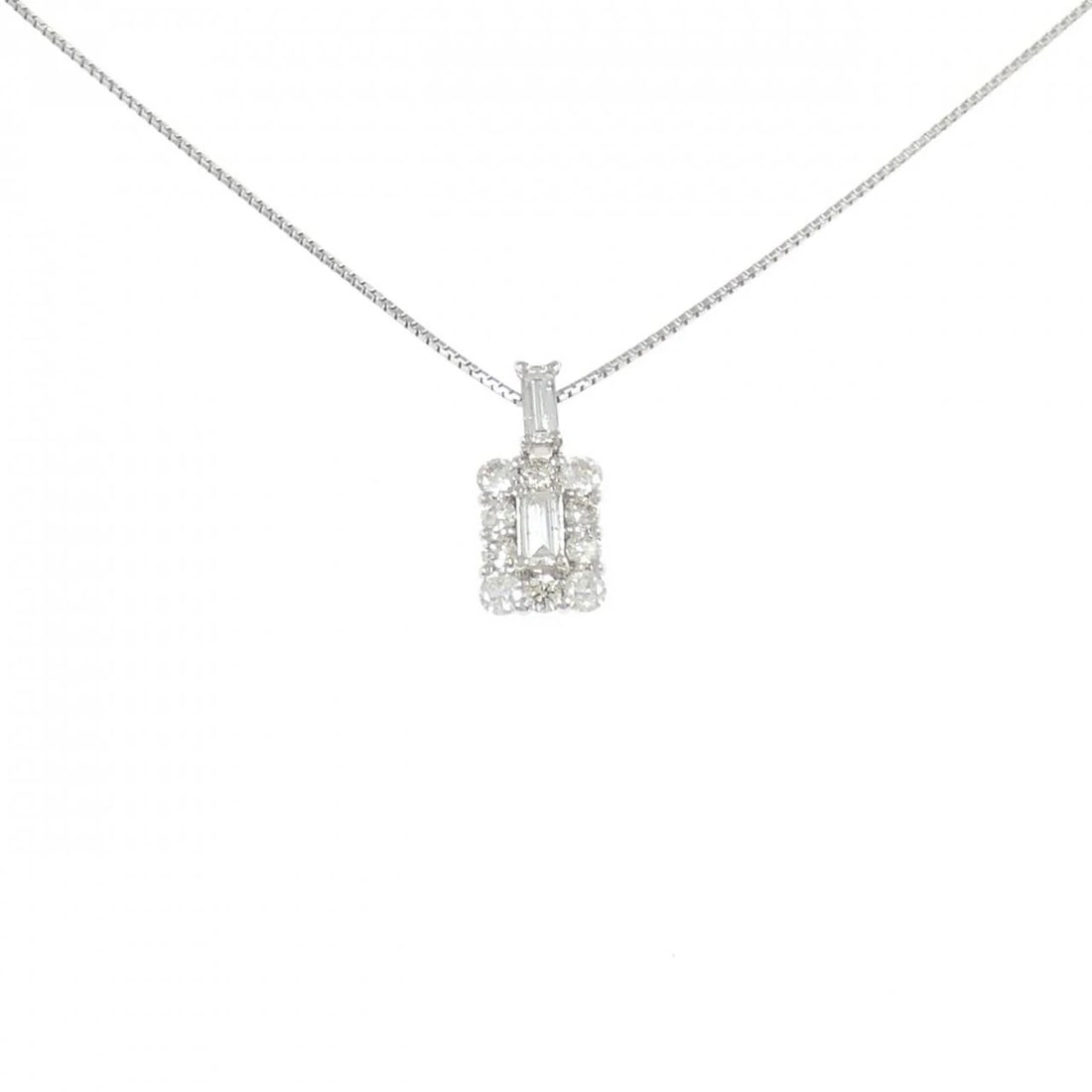 PT900/PT850 DIAMOND NECKLACE: PT900/PT850 Diamond Necklace Brand: Unbranded Type: Diamond Necklace Material: Platinum900/Platinum850, Main Stone/Creation Natural Color: Silver Size: 45cmActual Size Pendant length approx. x wid