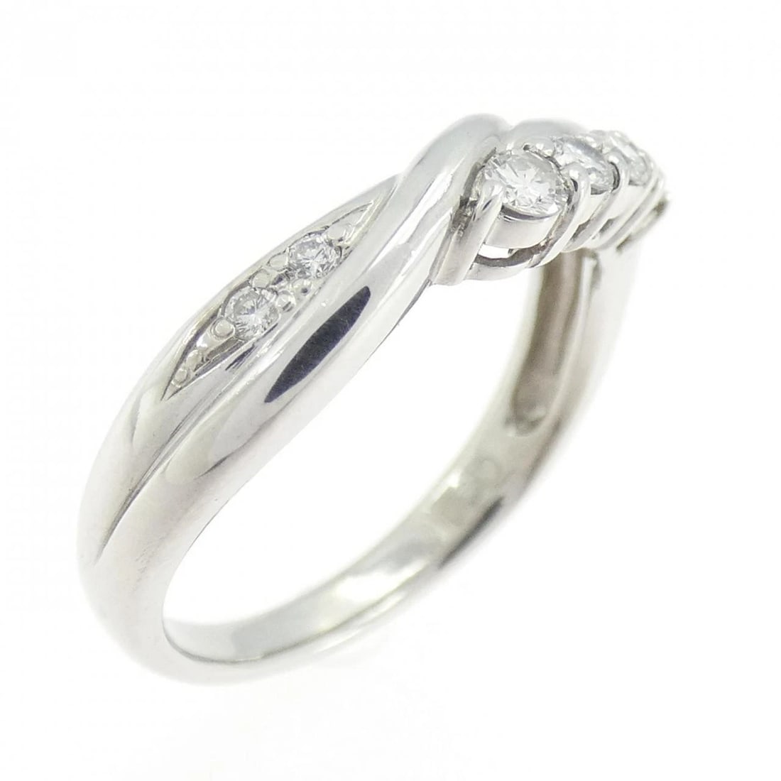 PT900 DIAMOND RING: PT900 Diamond Ring Brand: Outlet Type: Diamond ring Material: Platinum900, Main Stone/Creation Natural Color: Silver Size: US5 1/4 Accessories: None Accessories Notice: When purchasing