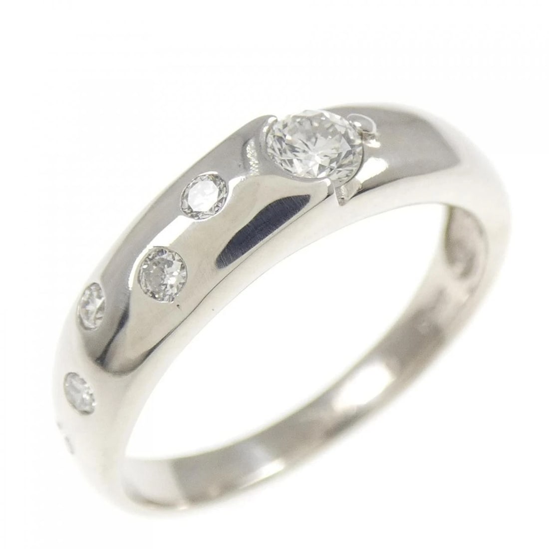 PT900 DIAMOND RING: PT900 Diamond Ring Brand: Unbranded Type: Diamond Ring Material: Platinum900, Main Stone/Creation Natural Color: Silver Size: US5 1/4 Accessories: None Accessories Notice: When purchasing