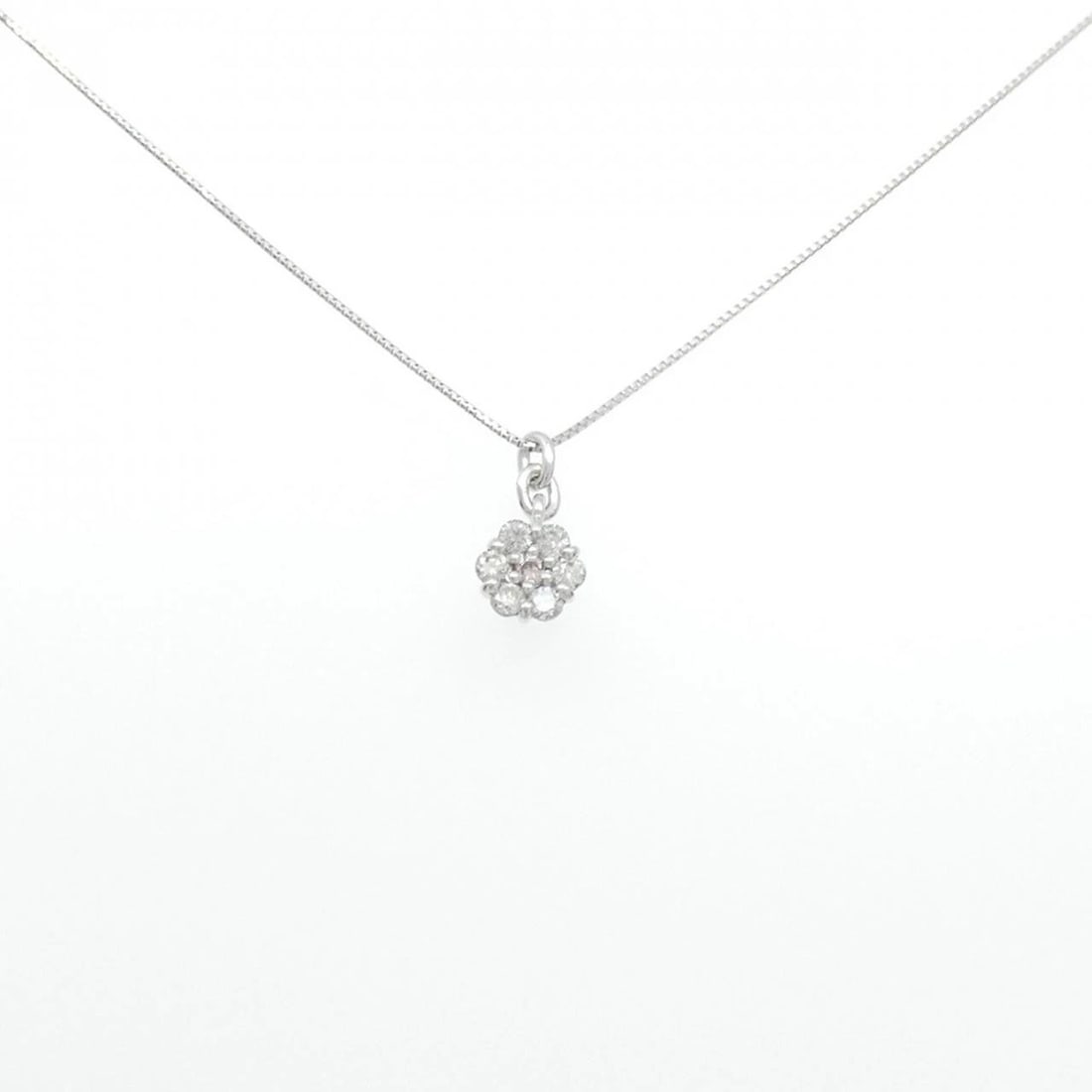 K18WG FLOWER DIAMOND NECKLACE: K18WG Flower Diamond Necklace Brand: Unbranded Type: Diamond Necklace Material: K18 white gold, Main Stone/Creation Natural Color: White Gold Size: 45cmActual Size Pendant length approx. x width a