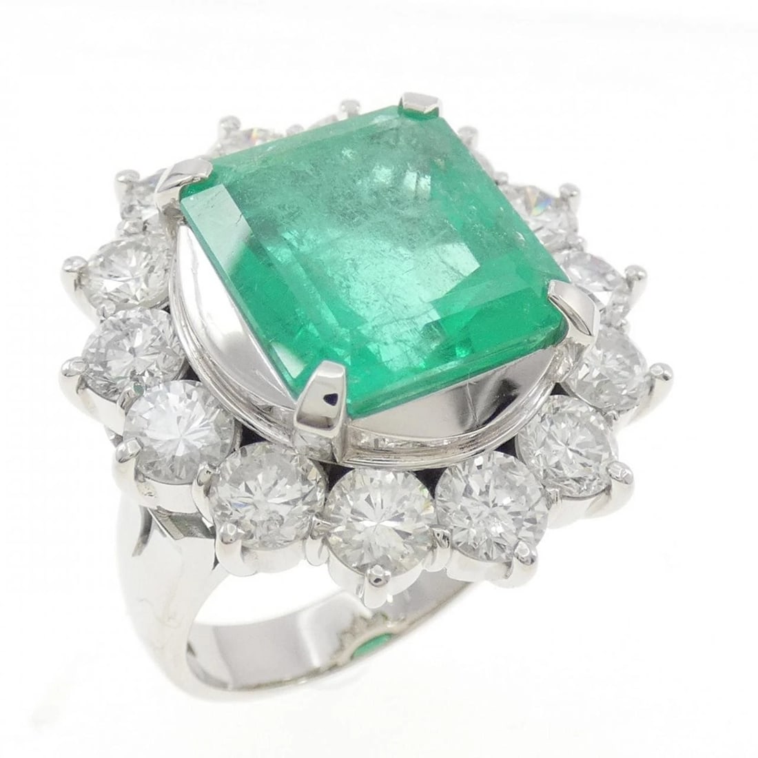 PT900 EMERALD RING: PT900 Emerald Ring Brand: Unbranded Type: Emerald ring Material: Platinum900, Main Stone/Creation Emerald Secondary StoneNatural Color: None Size: US7 3/4 Accessories: None Accessories Not