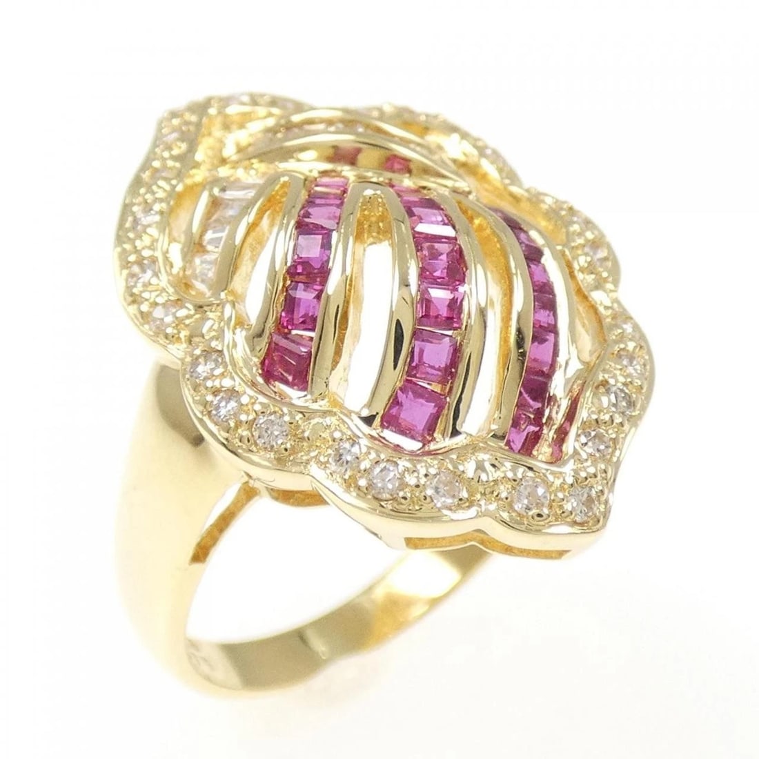 18K YELLOW GOLD RUBY RING: 18K Yellow Gold Ruby Ring Brand: Unbranded Type: Ruby Ring Material: K18 yellow gold, Main Stone/Creation Ruby Secondary StoneNatural Color: Yellow Gold Size: US6 1/4 Accessories: None