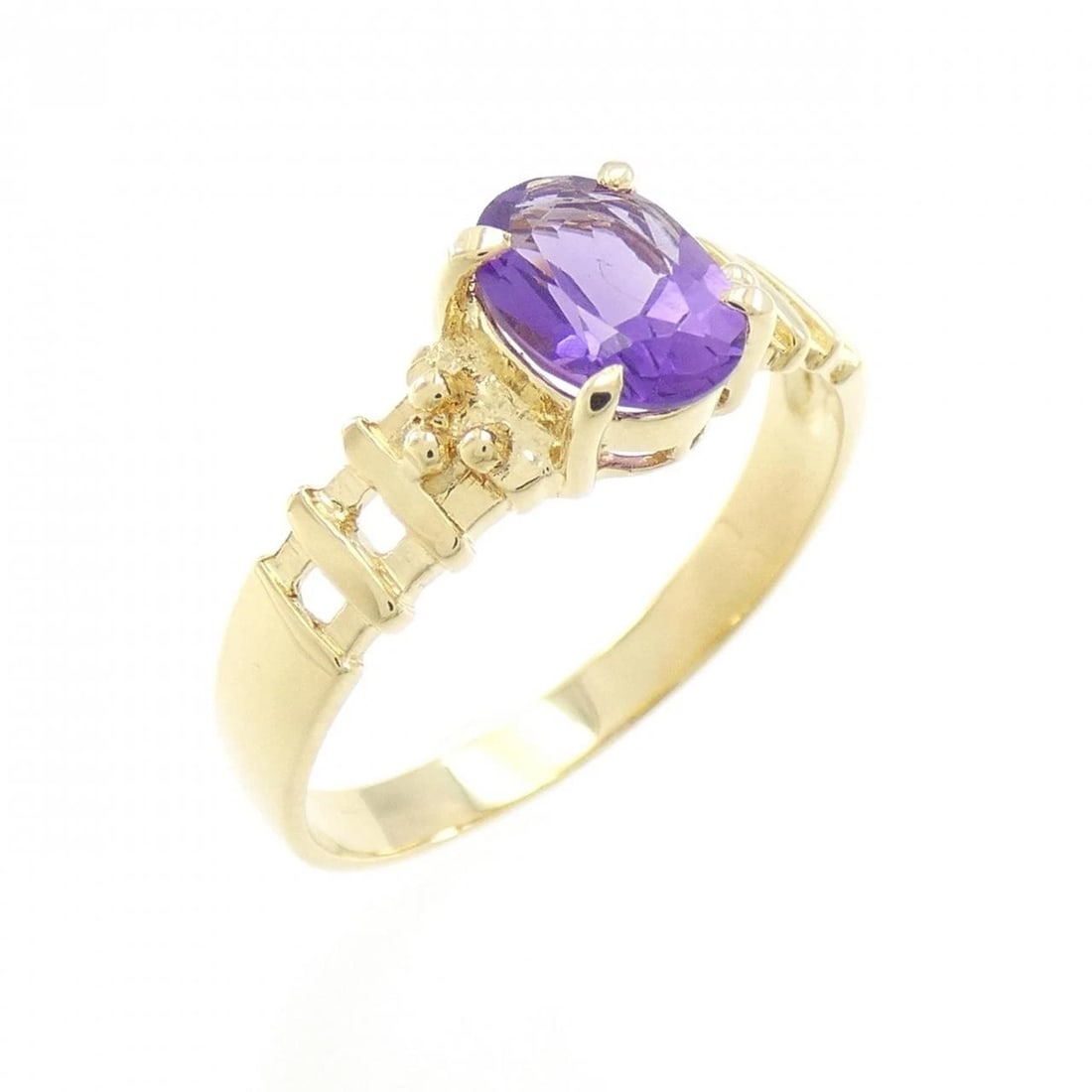 K18YG AMETHYST RING: K18YG Amethyst Ring Brand: Unbranded Type: Amethyst Ring Material: K18 yellow gold, Main Stone/Creation Amethyst Color: Yellow Gold White Gold Size: US6 3/4 Accessories: None Accessories