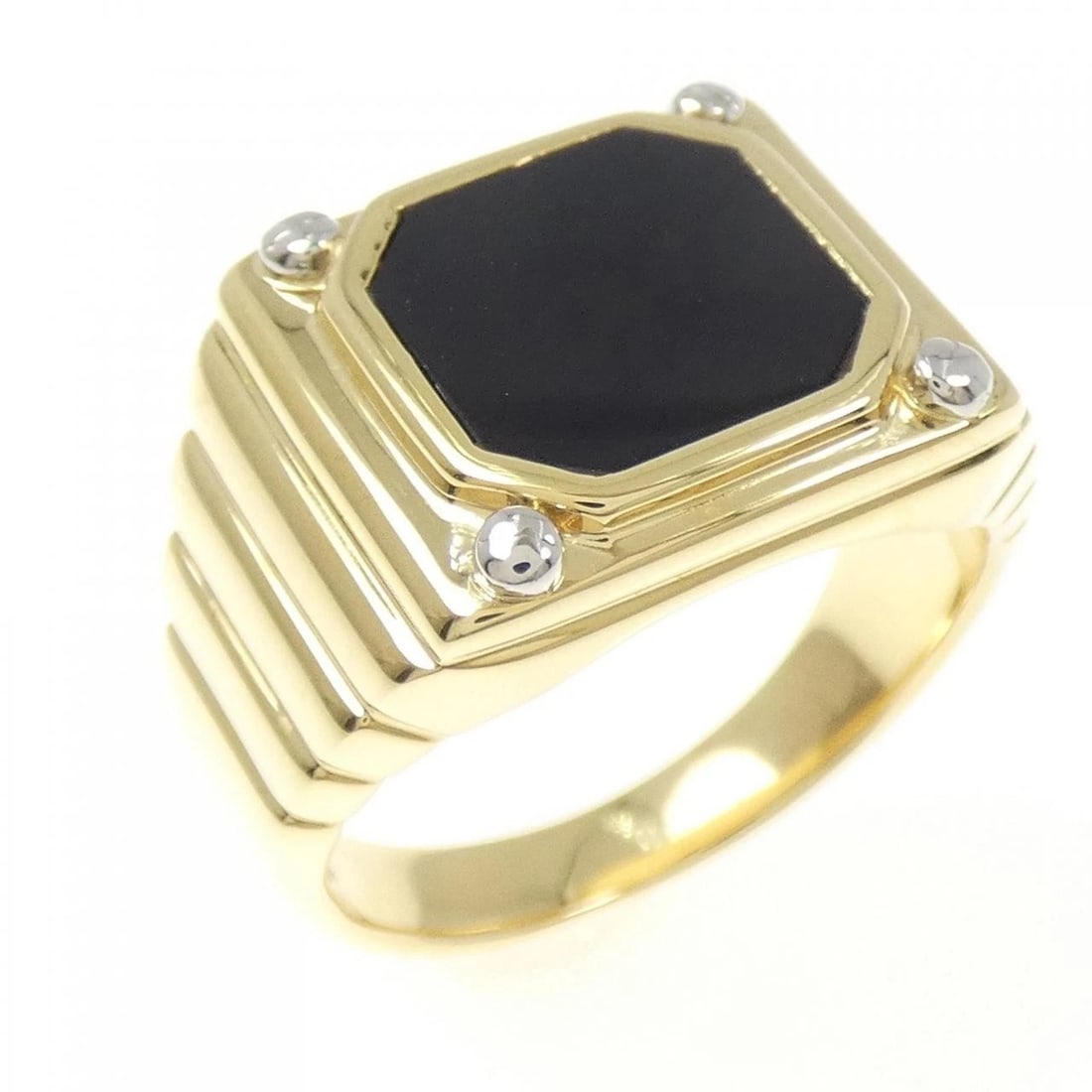 K18YG/PT900 ONYX RING: K18YG/PT900 Onyx Ring Brand: Unbranded Type: Onyx ring Material: 18k yellow gold / Platinum 900, Main Stone/Creation Onyx Color: Yellow Gold None Size: US8 1/2 Accessories: None Accessories