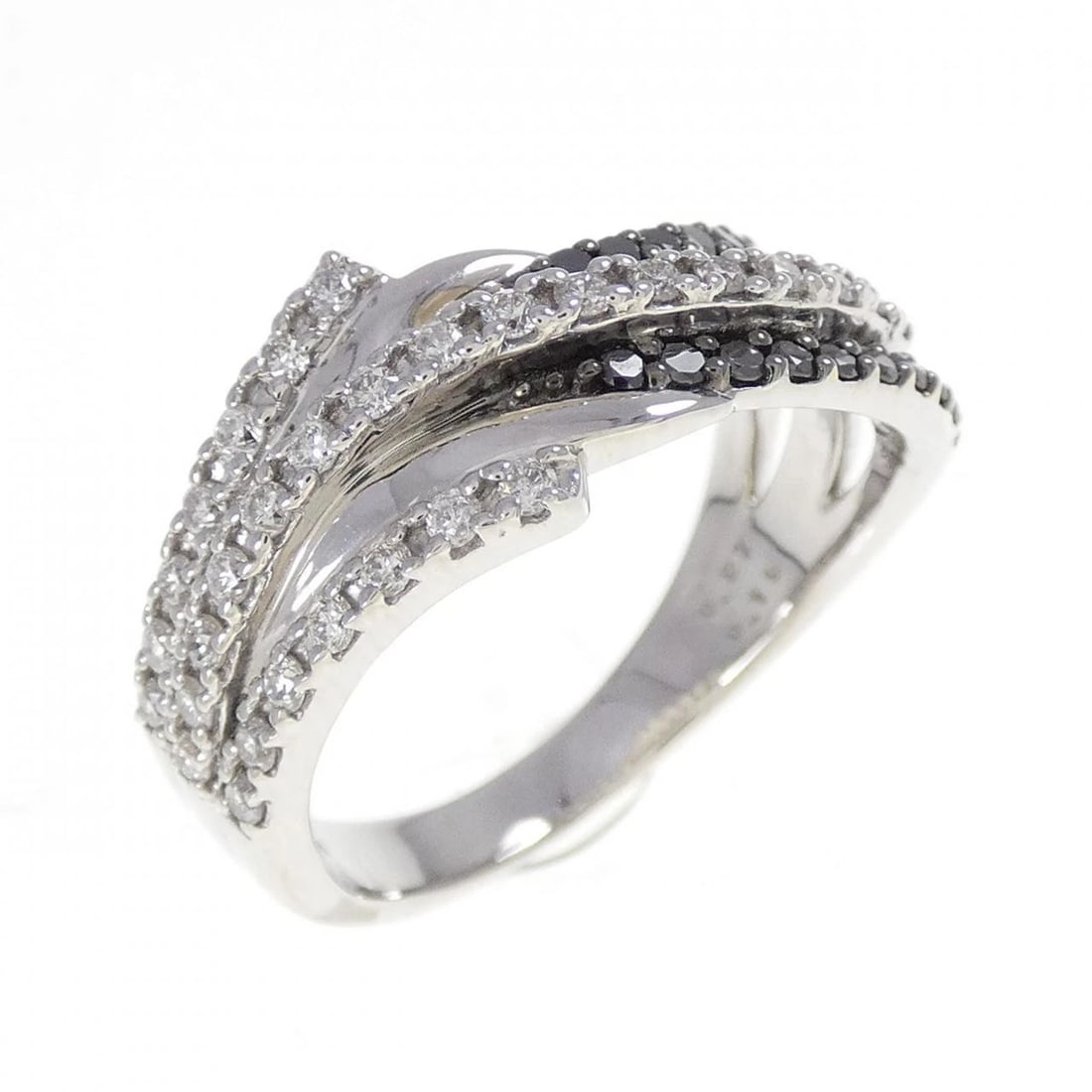K18WG DIAMOND RING (1 of 2)