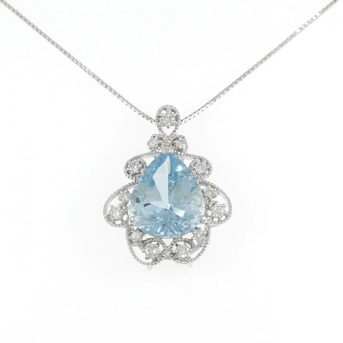 K18WG AQUAMARINE NECKLACE: K18WG Aquamarine Necklace Brand: Unbranded Type: Aquamarine Necklace Material: K18 white gold, Main Stone/Creation Aquamarine Secondary Stone Natural Color: White Gold Size: Actual Size