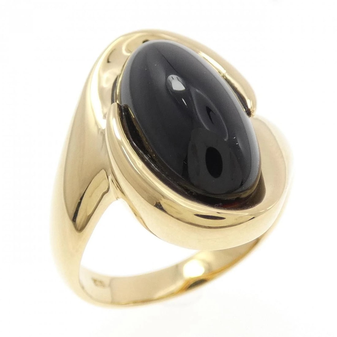 K18YG ONYX RING: K18YG Onyx Ring Brand: Unbranded Type: Onyx Ring Material: K18 yellow gold, Main Stone/Creation Onyx Color: Yellow Gold Size: US6 3/4 Accessories: None Accessories Notice: When purchasing