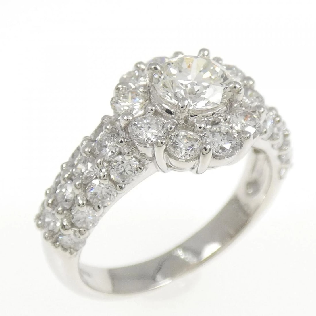 PT900 DIAMOND RING: PT900 Diamond Ring Brand: Unbranded Type: Diamond ring Material: Platinum900, Main Stone/Creation Natural Color: None Size: US5 1/4 Accessories: None Accessories Notice: When purchasing